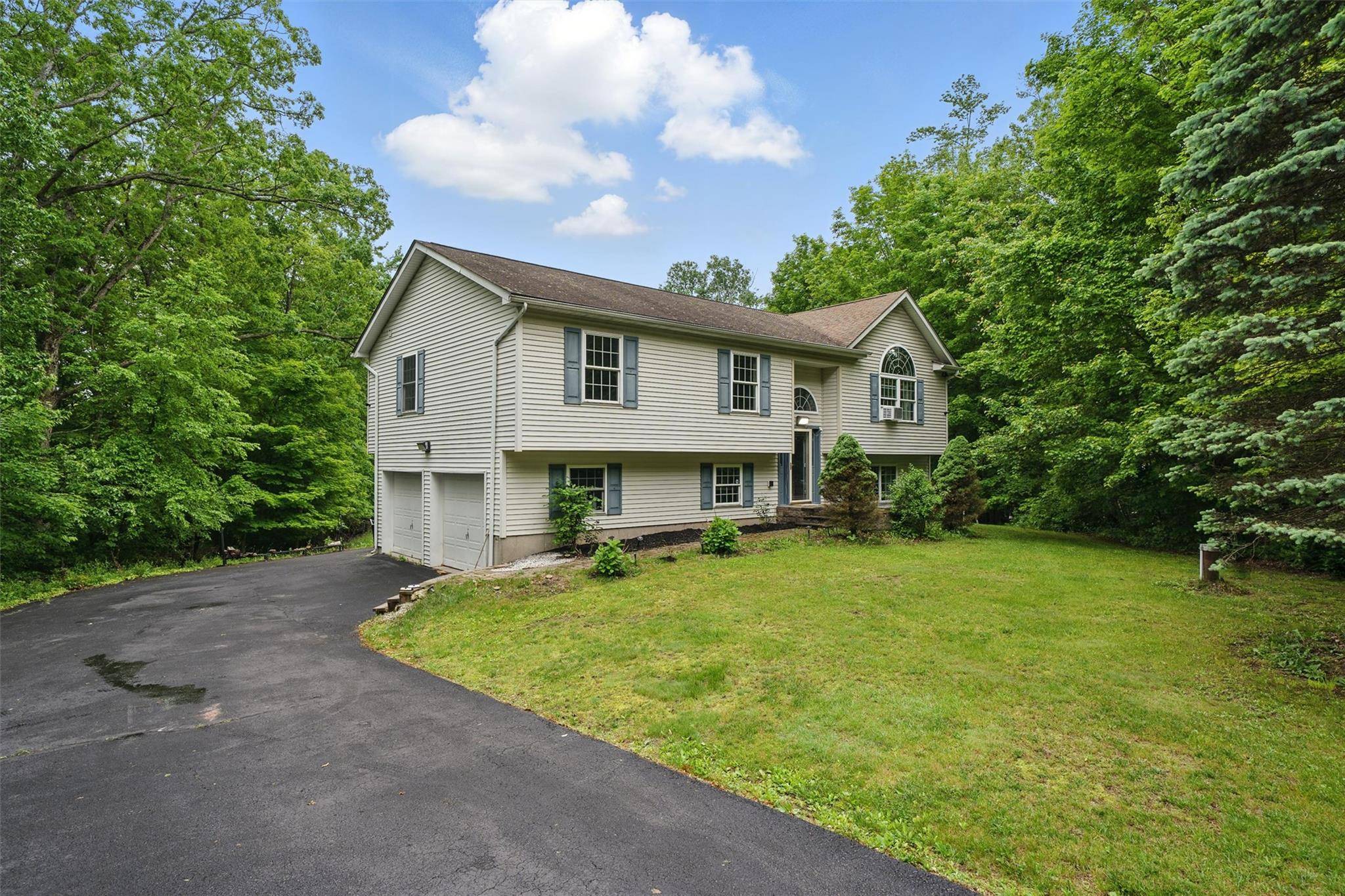 Otisville, NY 10963,2067 State Route 211