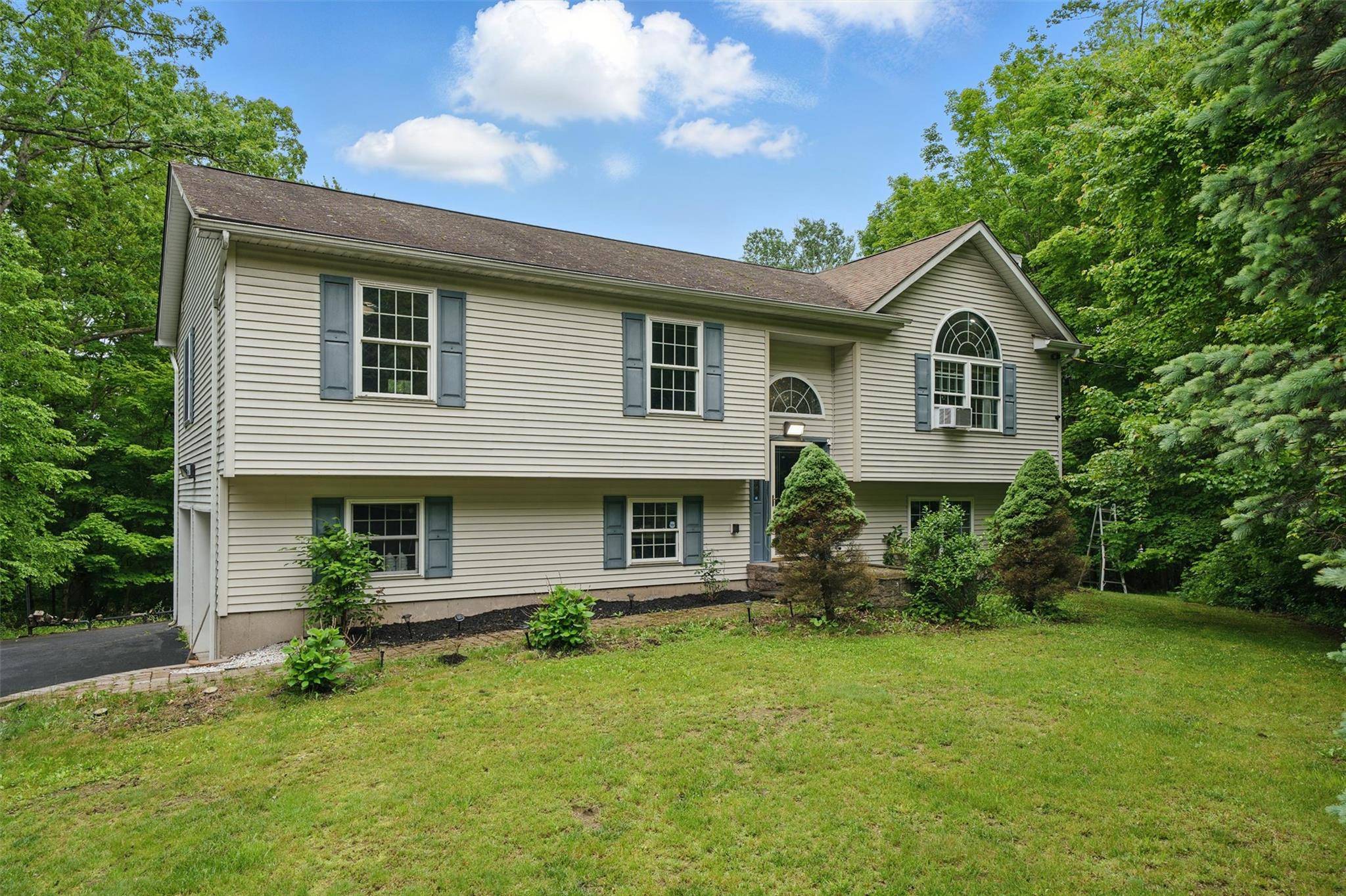 Otisville, NY 10963,2067 State Route 211