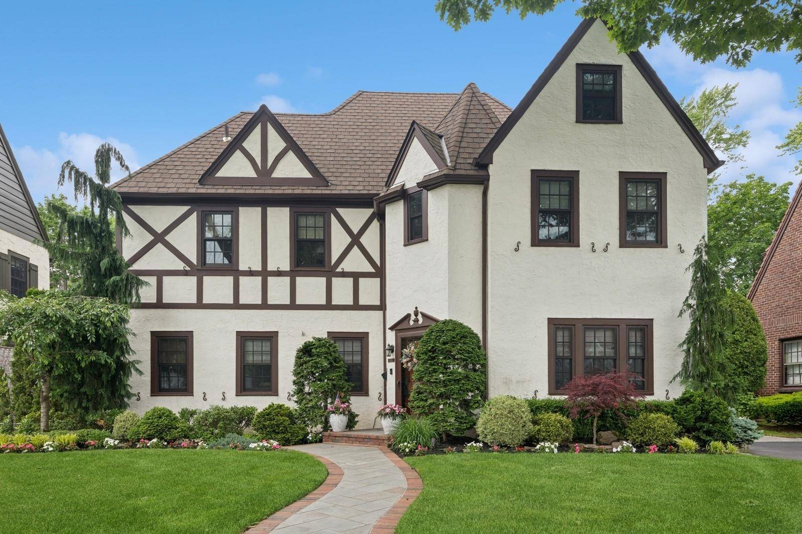 Garden City, NY 11530,110 Lee RD