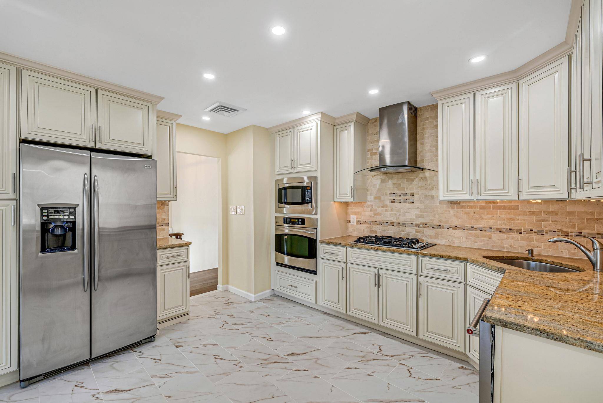 Merrick, NY 11566,1975 Bayberry AVE