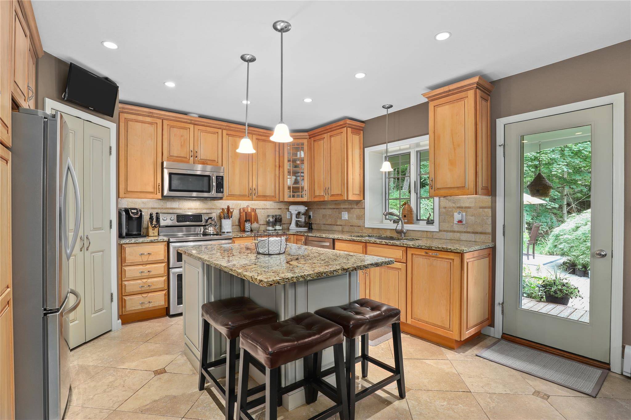 Carmel, NY 10512,21 Oneonta RD