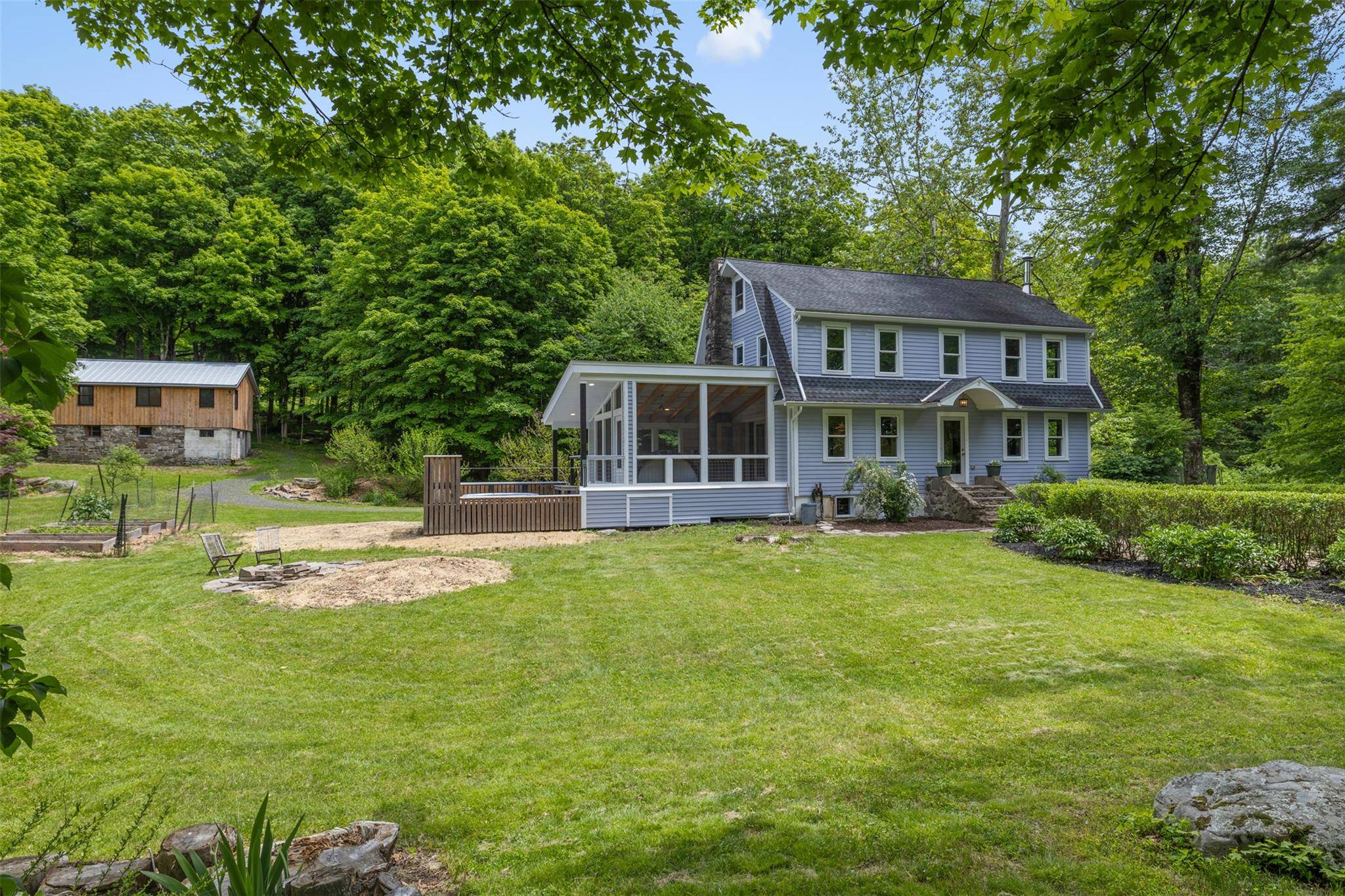 Highland, NY 12528,370 N Elting Corners RD