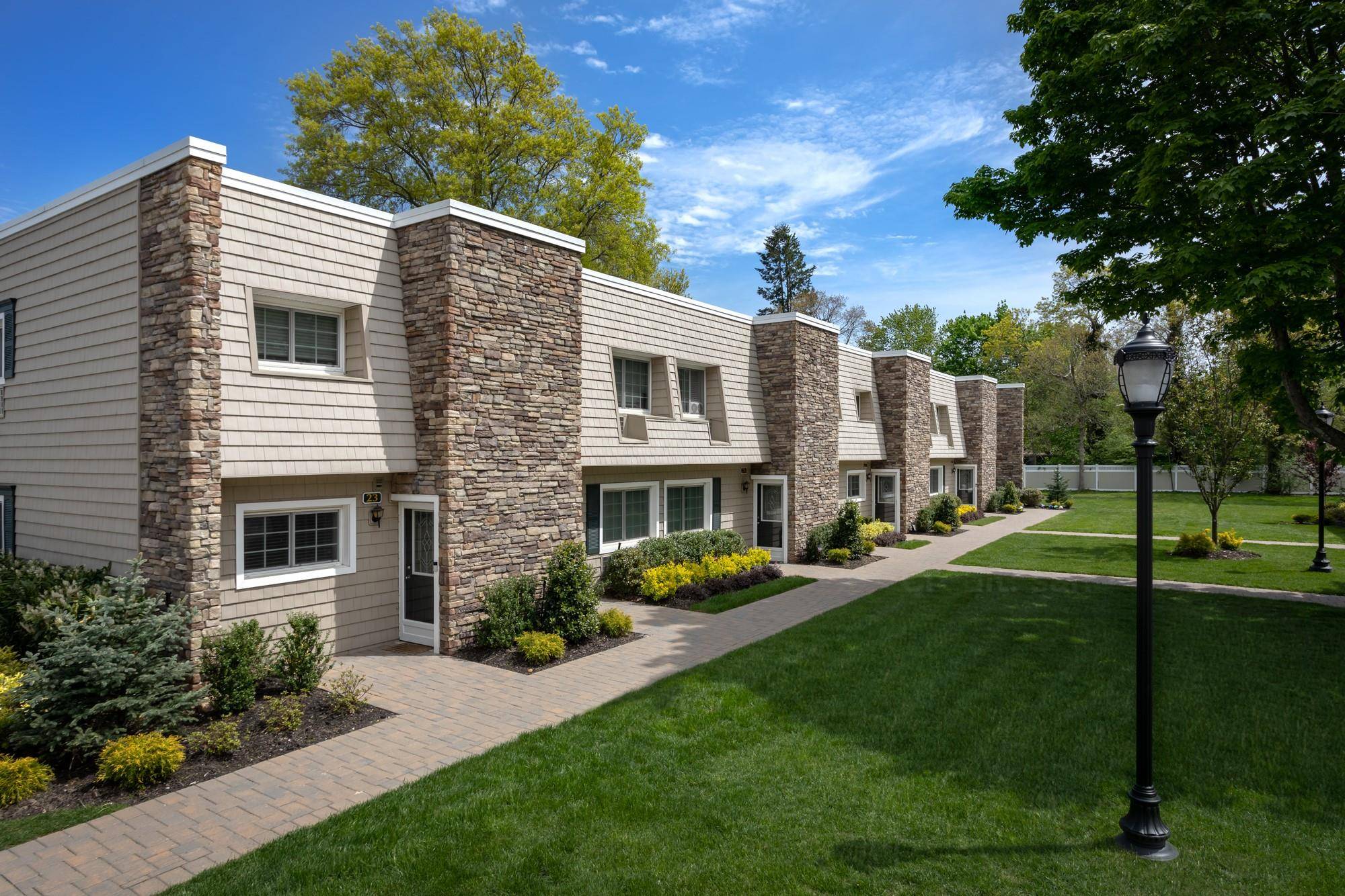 Bohemia, NY 11716,1314 Smithtown AVE #15