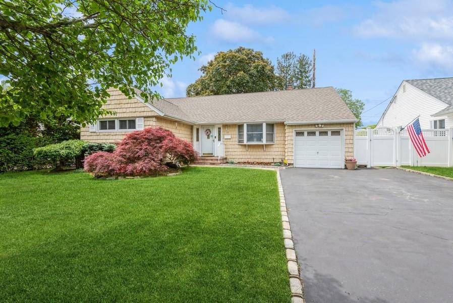 Massapequa, NY 11758,17 Chester AVE