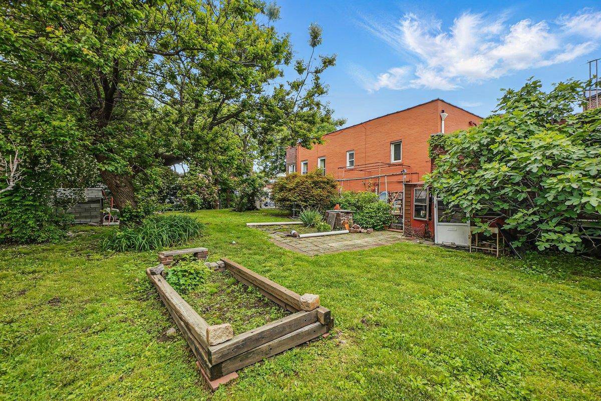 East Elmhurst, NY 11370,2117 Hazen ST