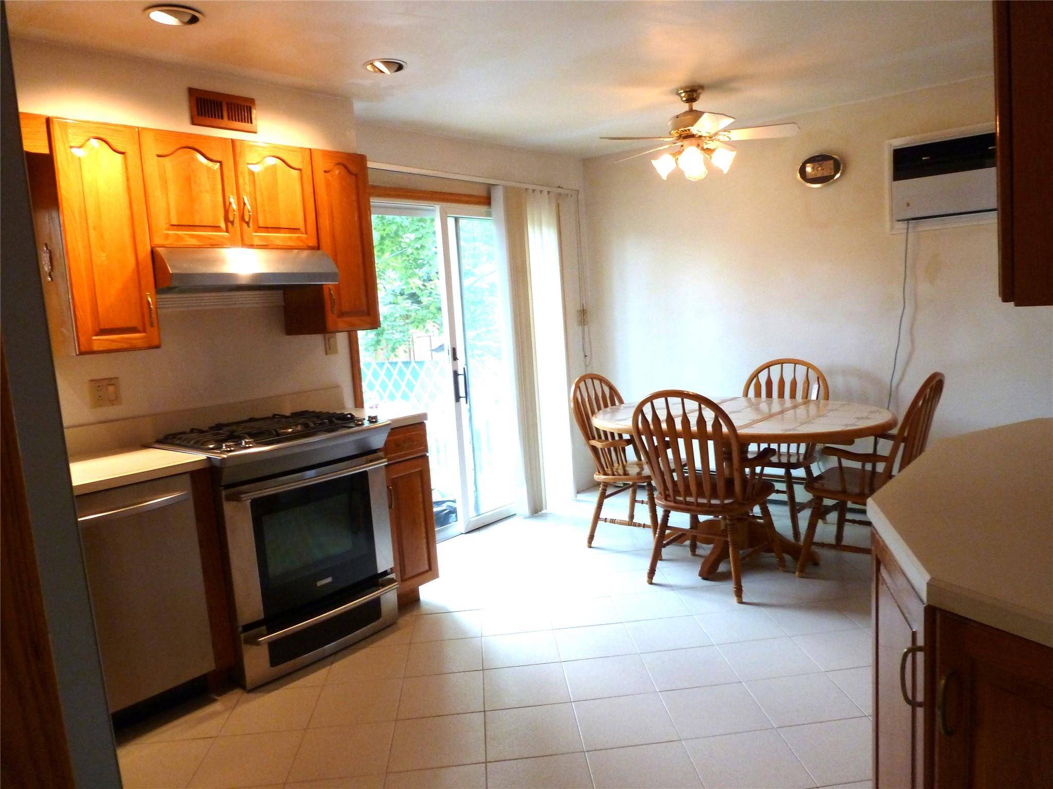 Seaford, NY 11783,4010 Heywood RD
