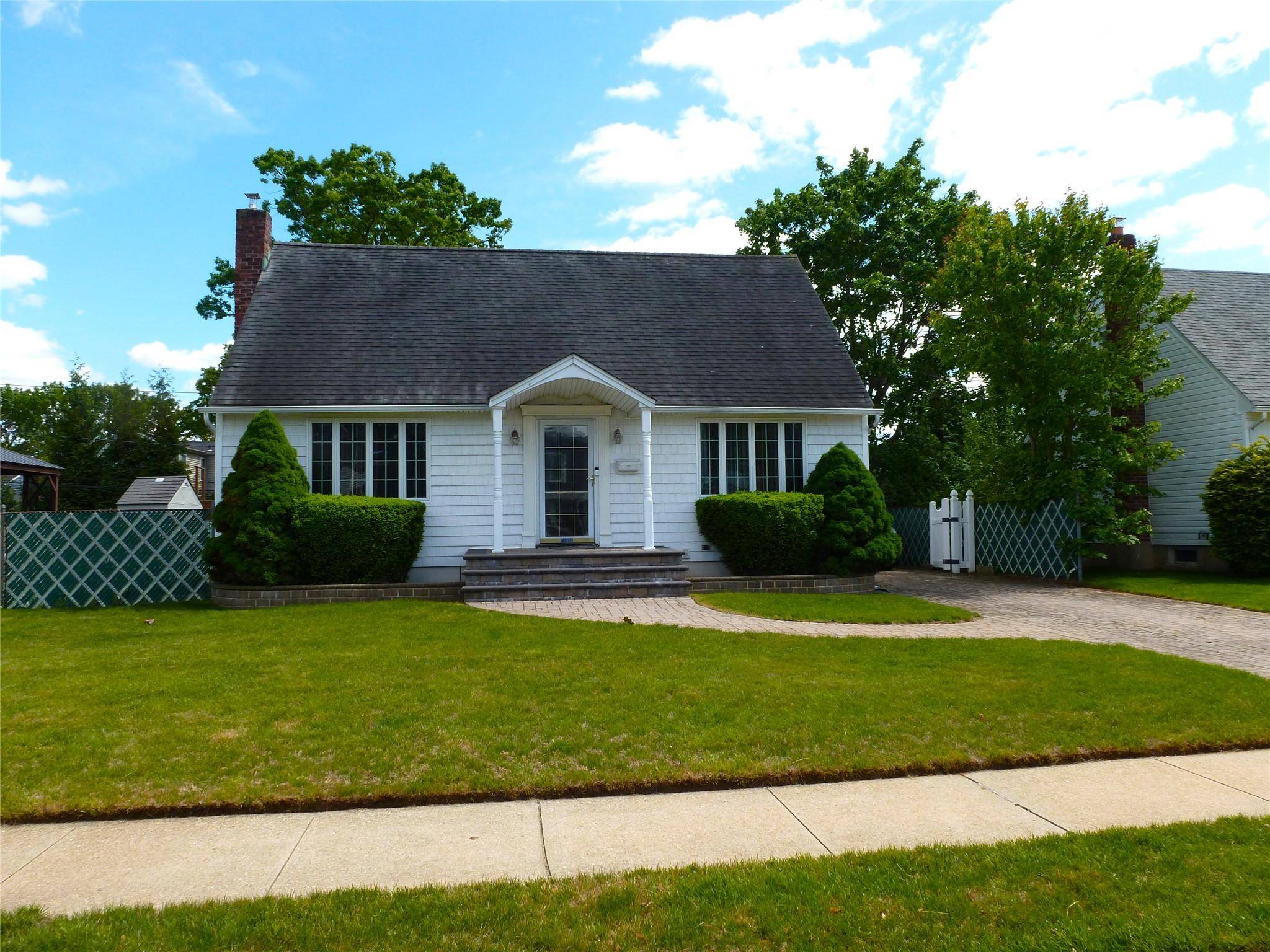 Seaford, NY 11783,4010 Heywood RD