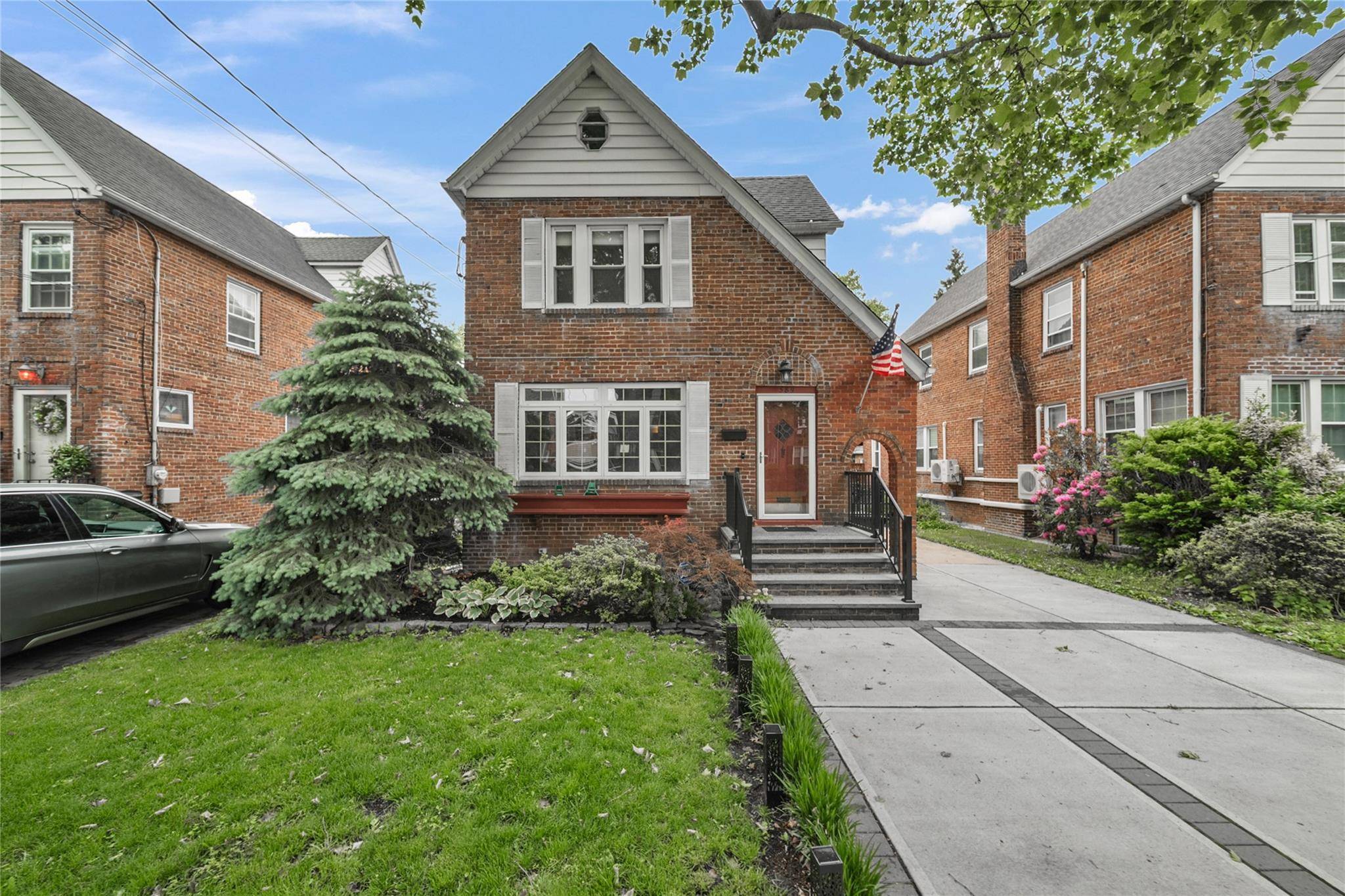 Williston Park, NY 11596,589 Liberty AVE