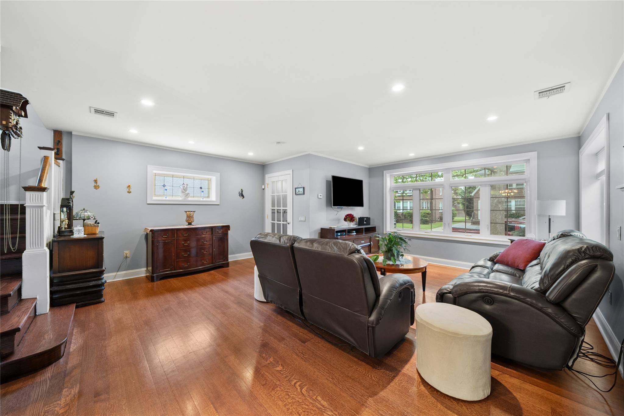Williston Park, NY 11596,589 Liberty AVE