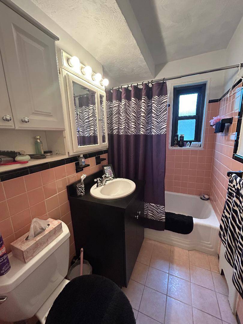 Whitestone, NY 11357,199-58 21st AVE #1-165