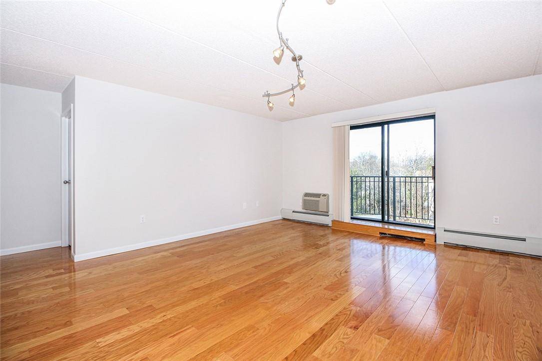 Mamaroneck, NY 10543,123 Mamaroneck AVE #404