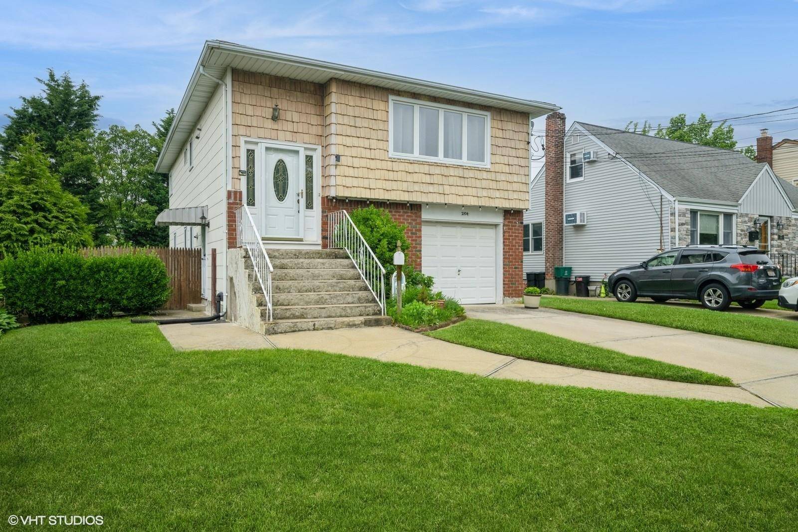 Wantagh, NY 11793,2104 Fir ST