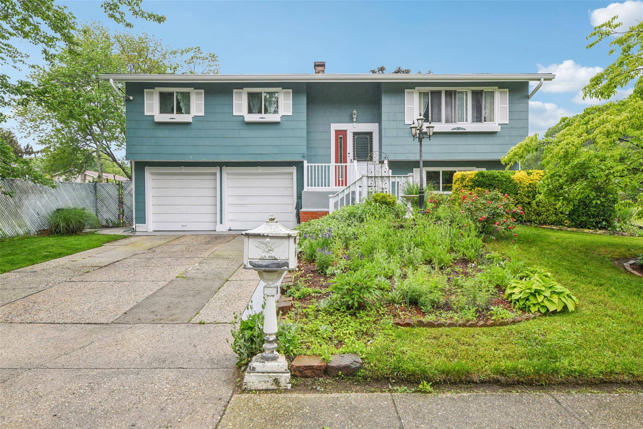 Brentwood, NY 11717,66 Radcliff DR