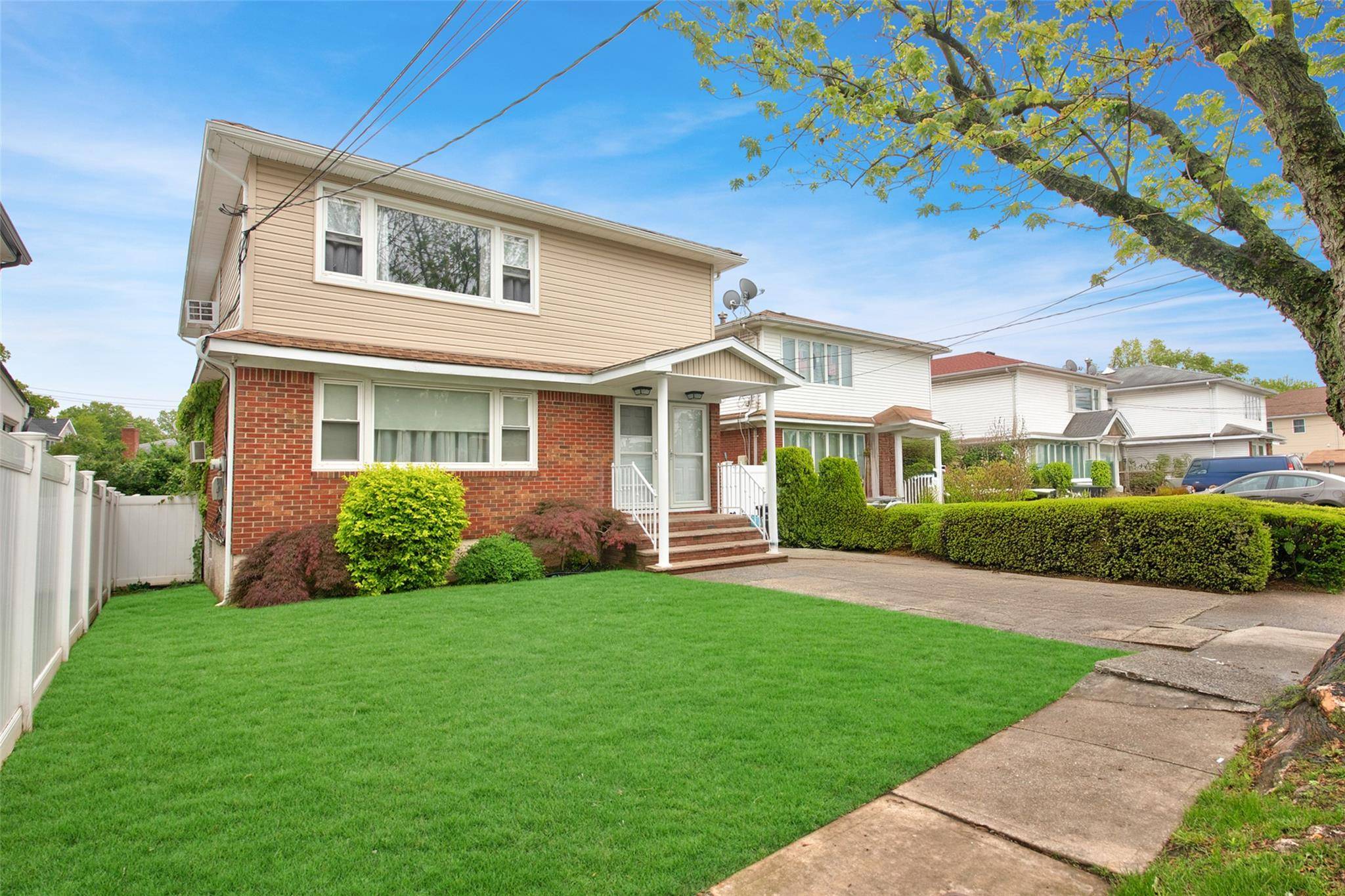 Staten Island, NY 10305,160 Laconia AVE