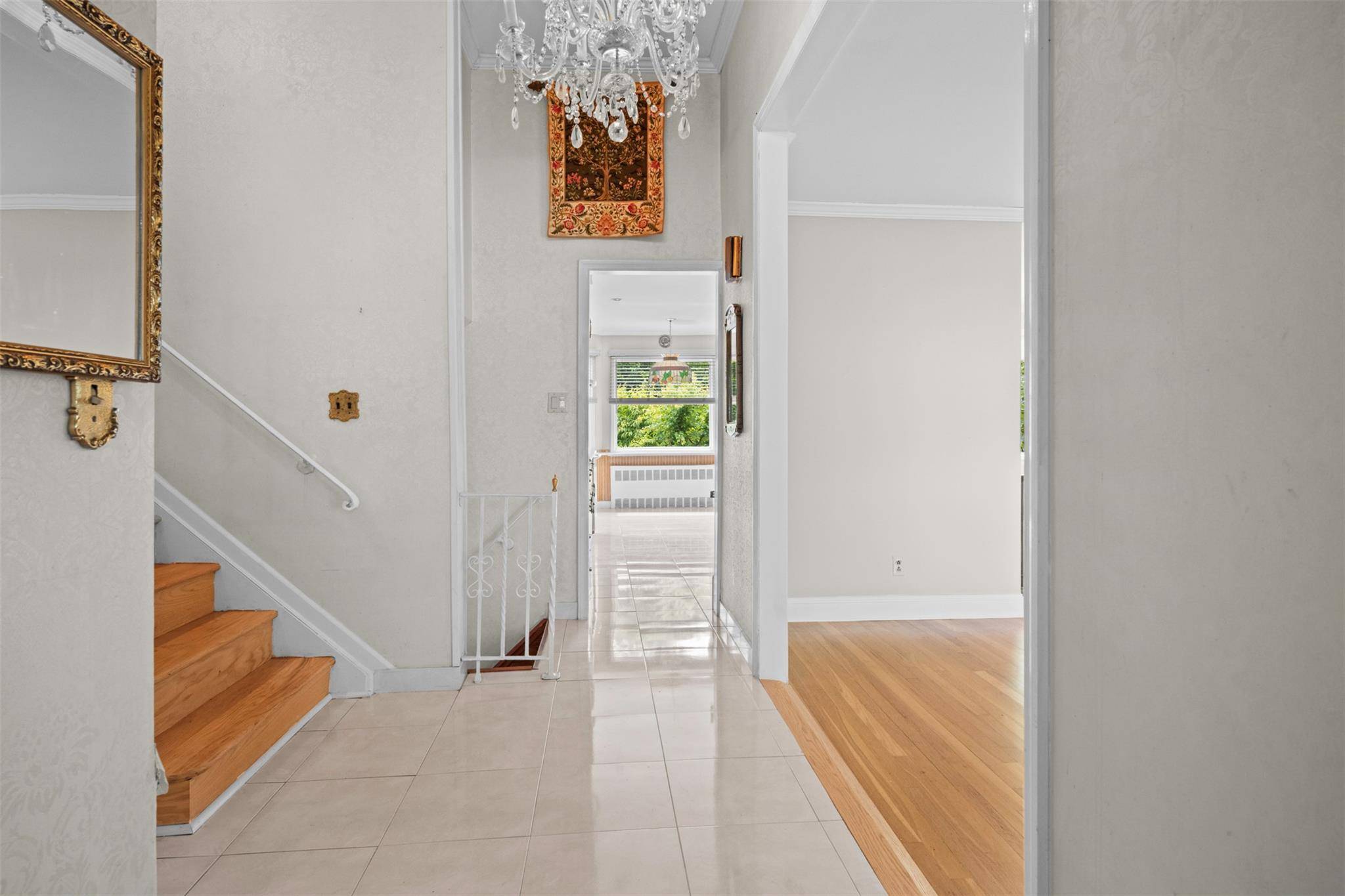 Westbury, NY 11590,613 Gary PL
