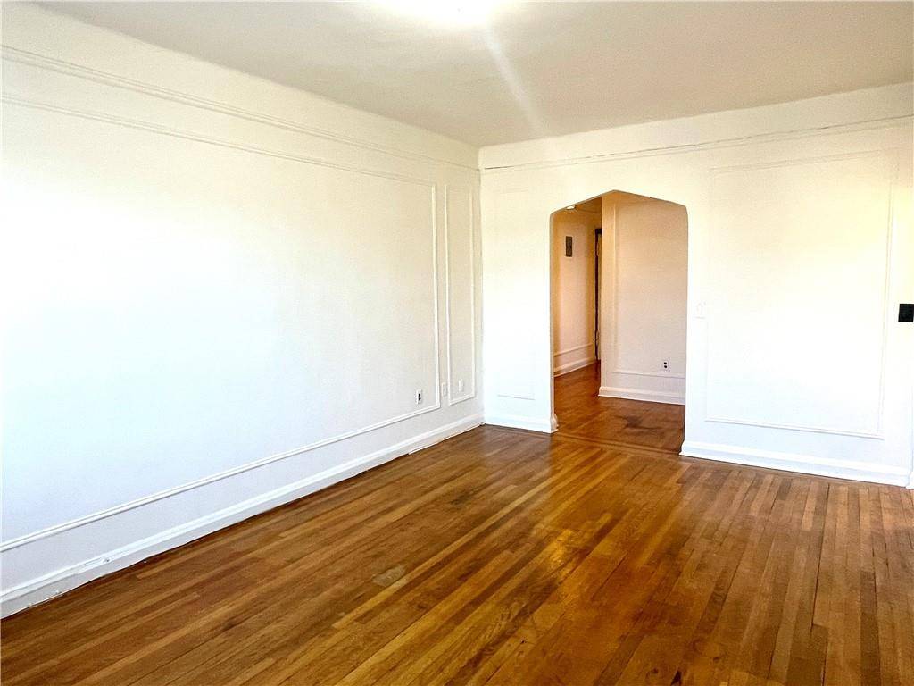 Pelham, NY 10803,88 Lincoln AVE #2G