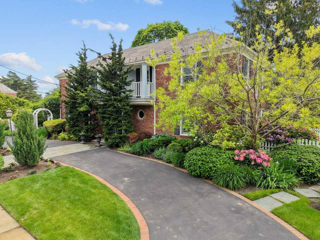 Rockville Centre, NY 11570,30 Leon CT
