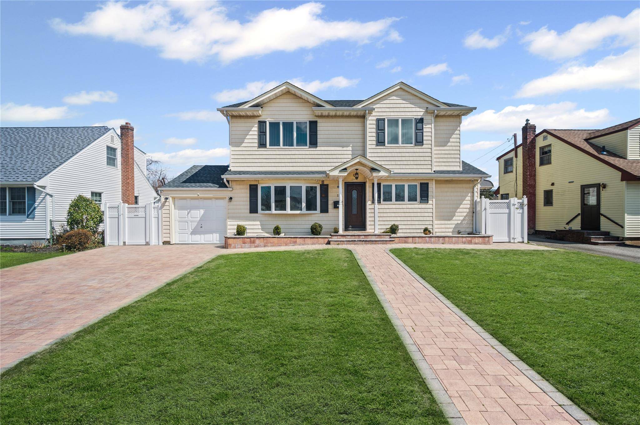 Hicksville, NY 11801,15 Salem RD
