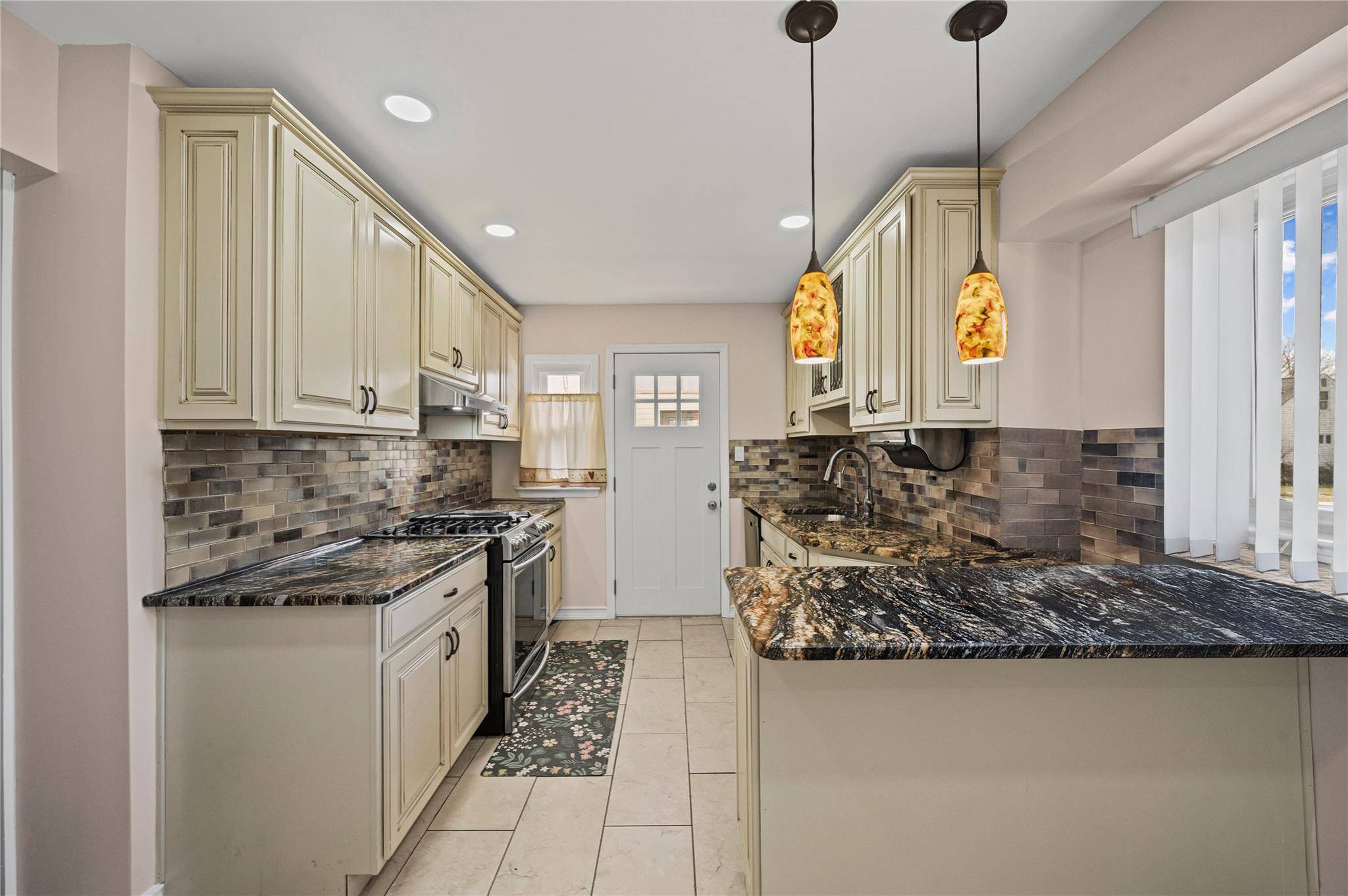 Hicksville, NY 11801,15 Salem RD