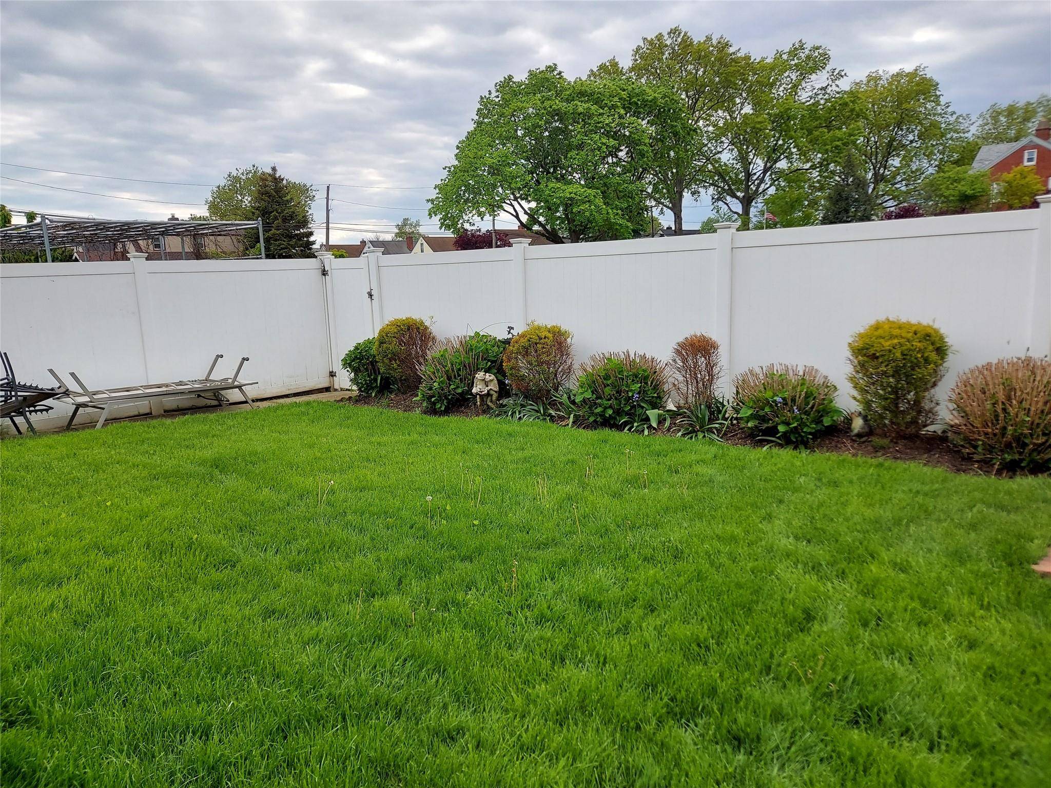 Elmont, NY 11003,77 Francis CT