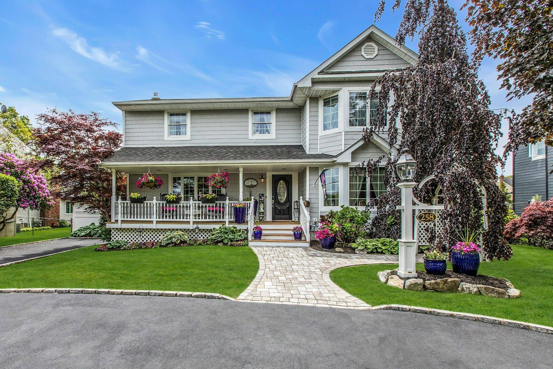 East Islip, NY 11730,258 Timberpoint RD