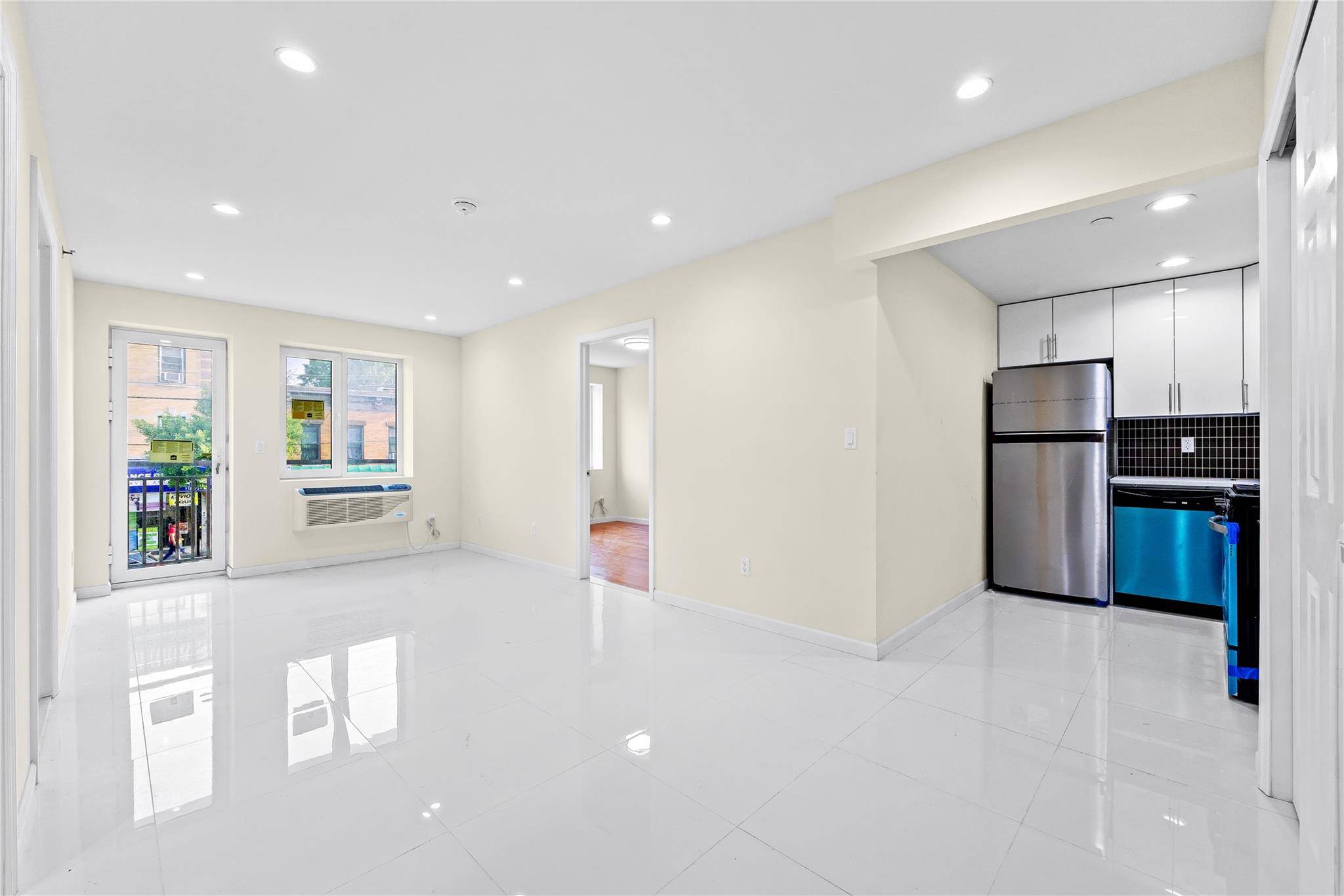 Elmhurst, NY 11373,91-23 Corona AVE #2A