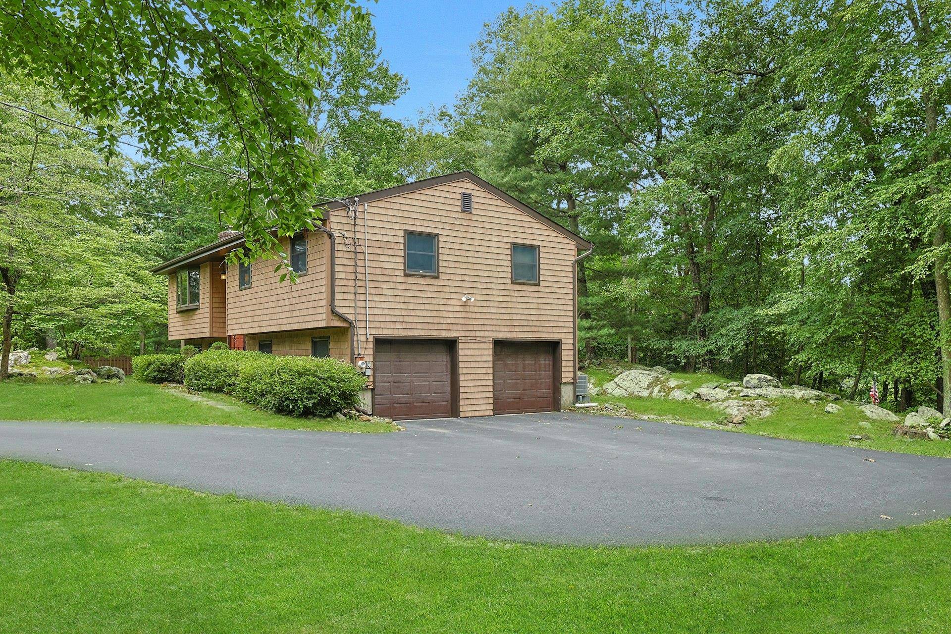 North Salem, NY 10560,12 Bogtown RD
