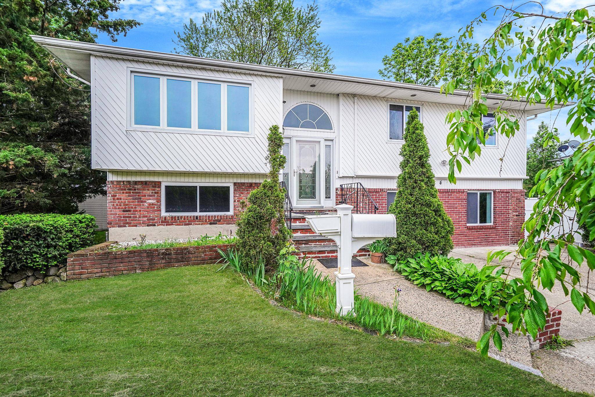 Levittown, NY 11756,4 Mason CT