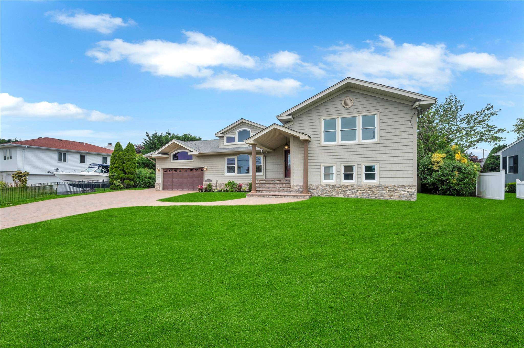 Massapequa, NY 11758,61 Riviera DR