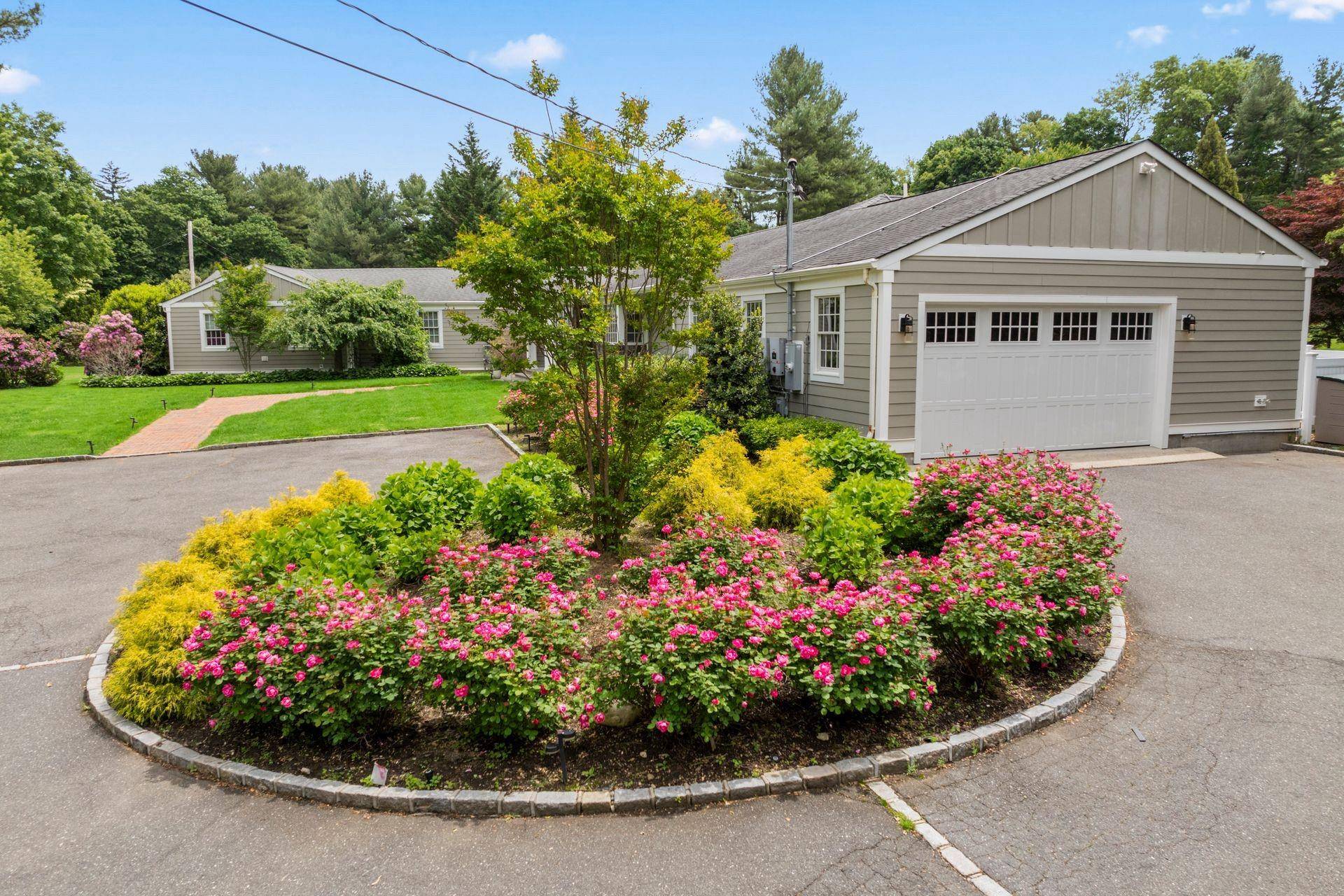 Muttontown, NY 11771,783 Remsens LN