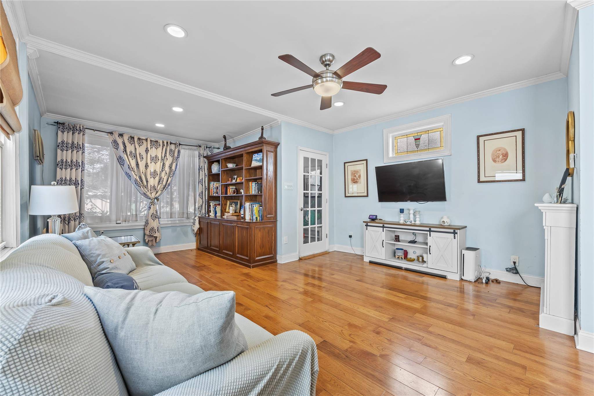 Forest Hills, NY 11375,70-27 Olcott ST