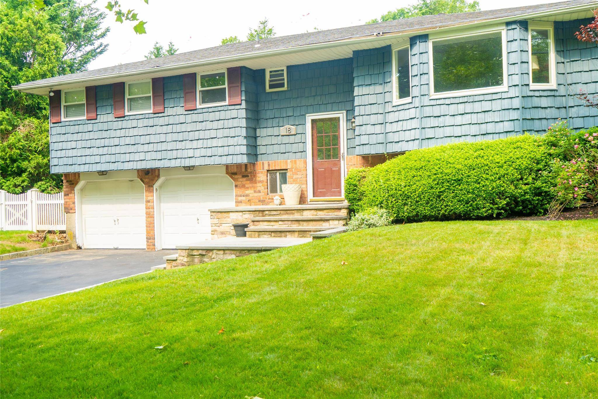Greenlawn, NY 11740,18 Butterfield DR