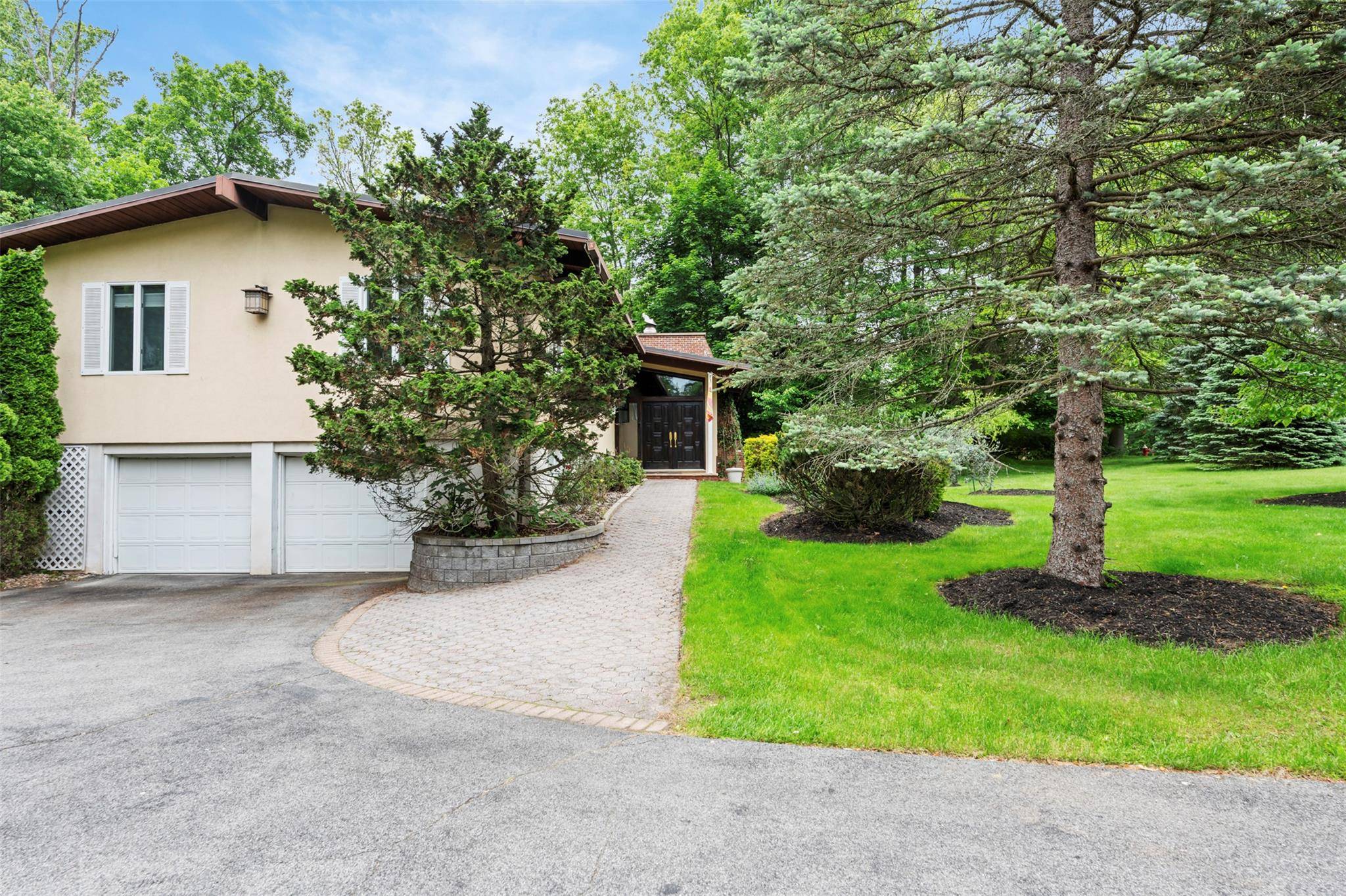 West Nyack, NY 10994,8 Rockford DR