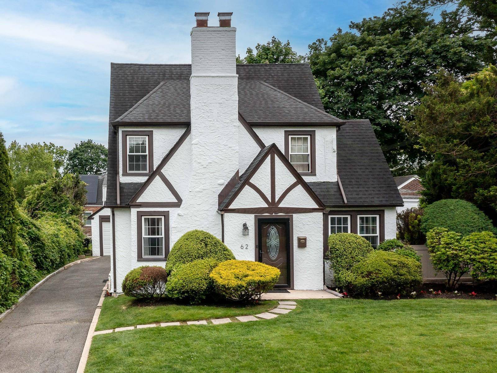 Manhasset, NY 11030,62 Webster AVE