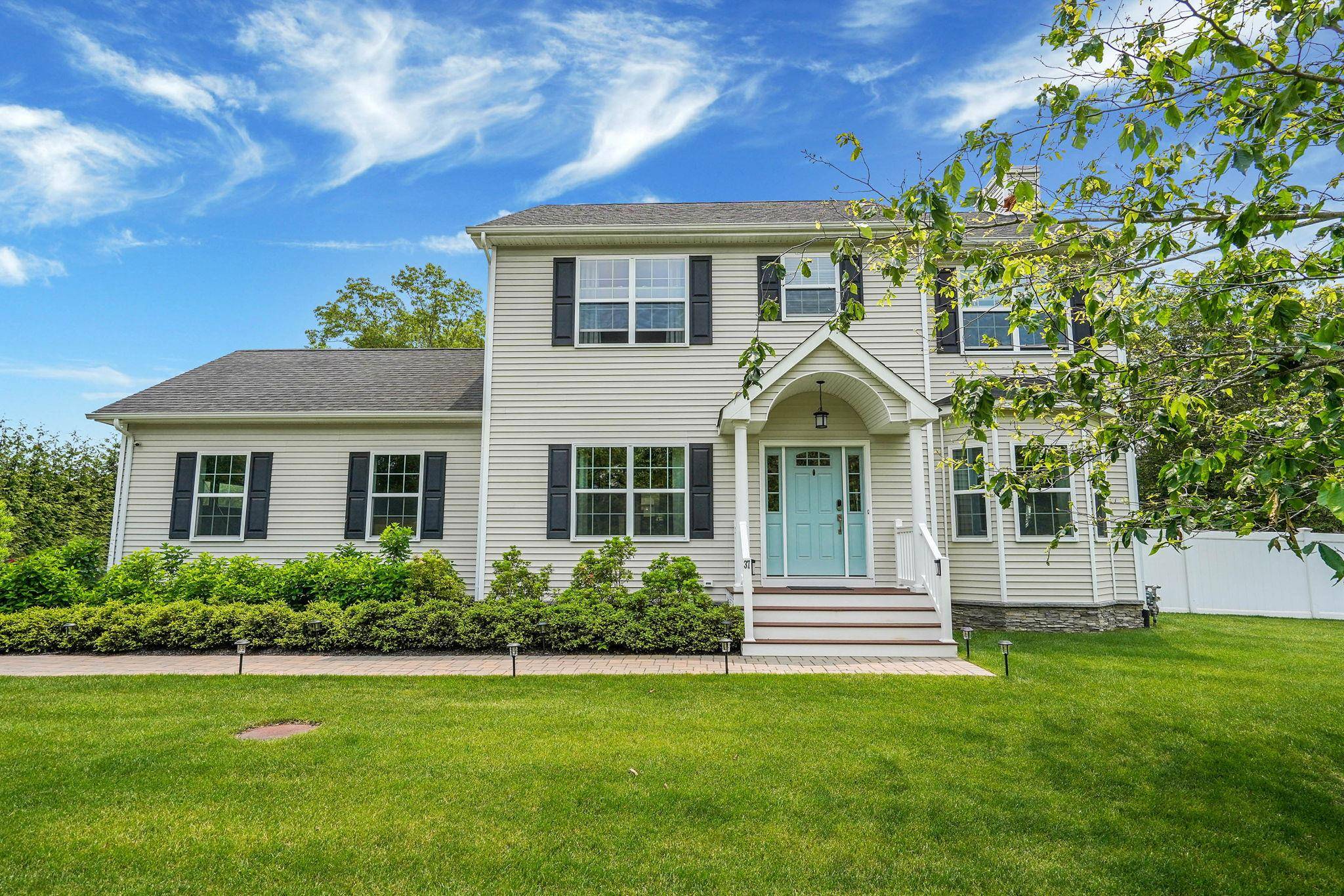 Riverhead, NY 11901,37 A J CT