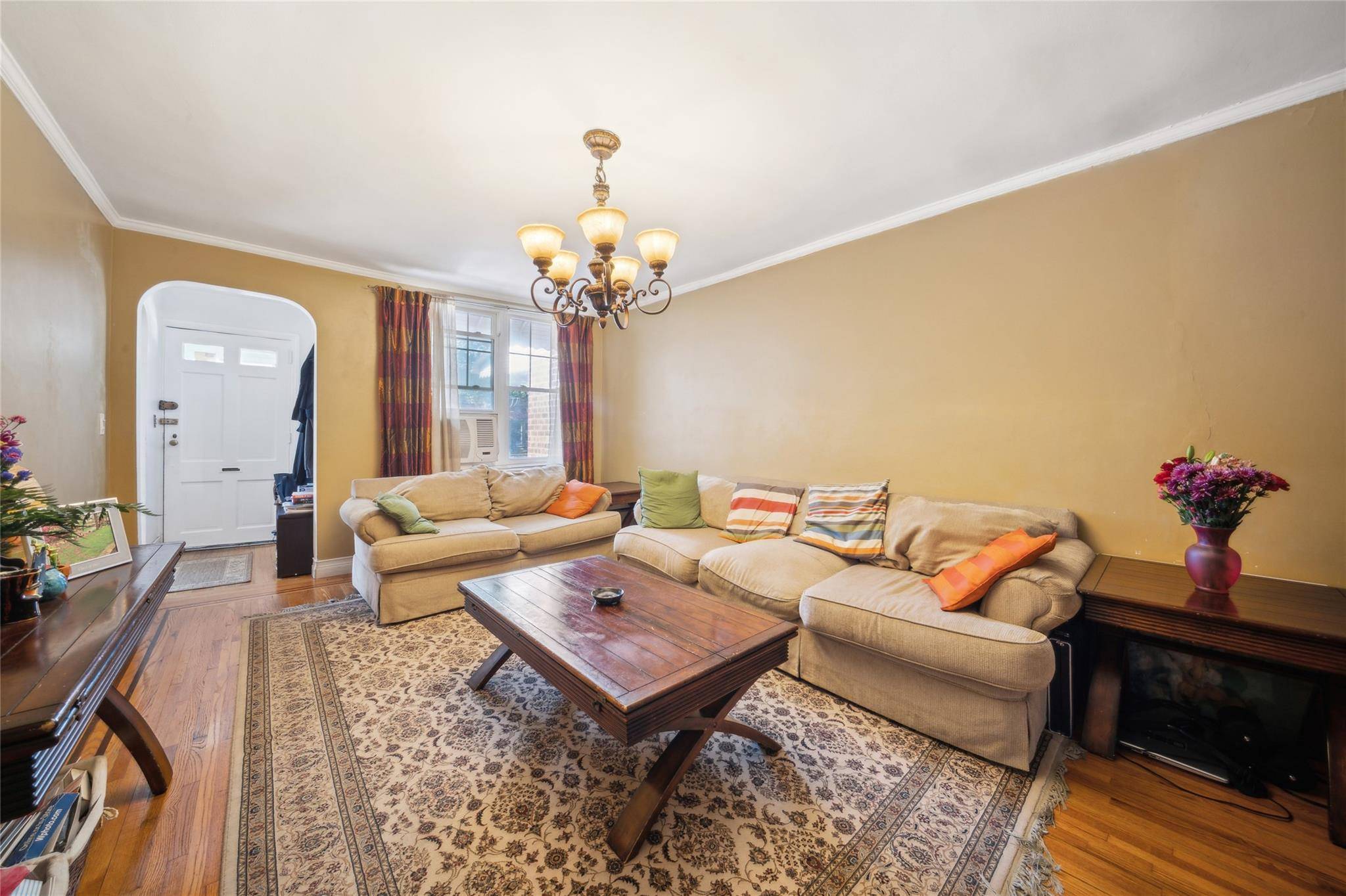 Bronx, NY 10469,1304 Waring AVE