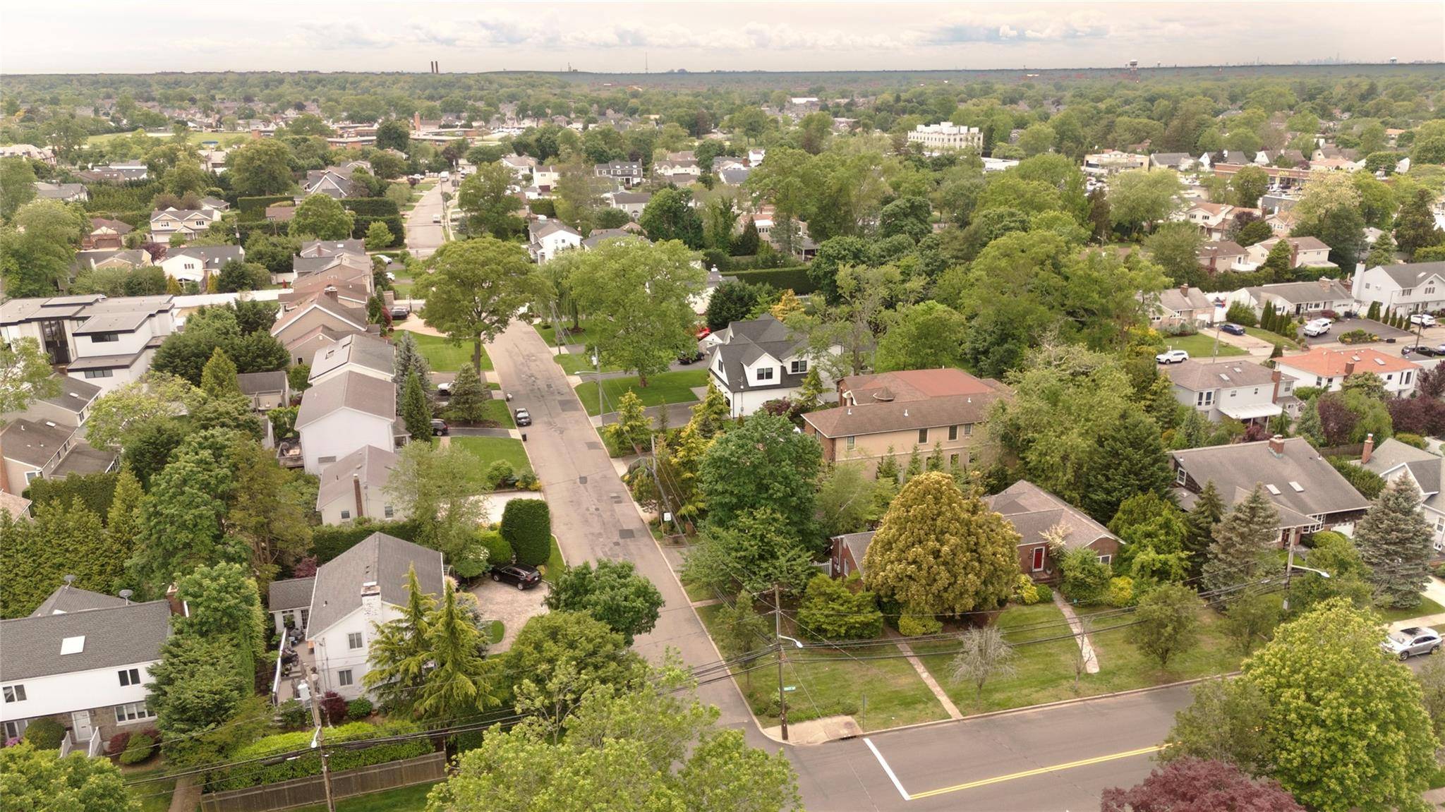 Merrick, NY 11566,2077 Byron RD