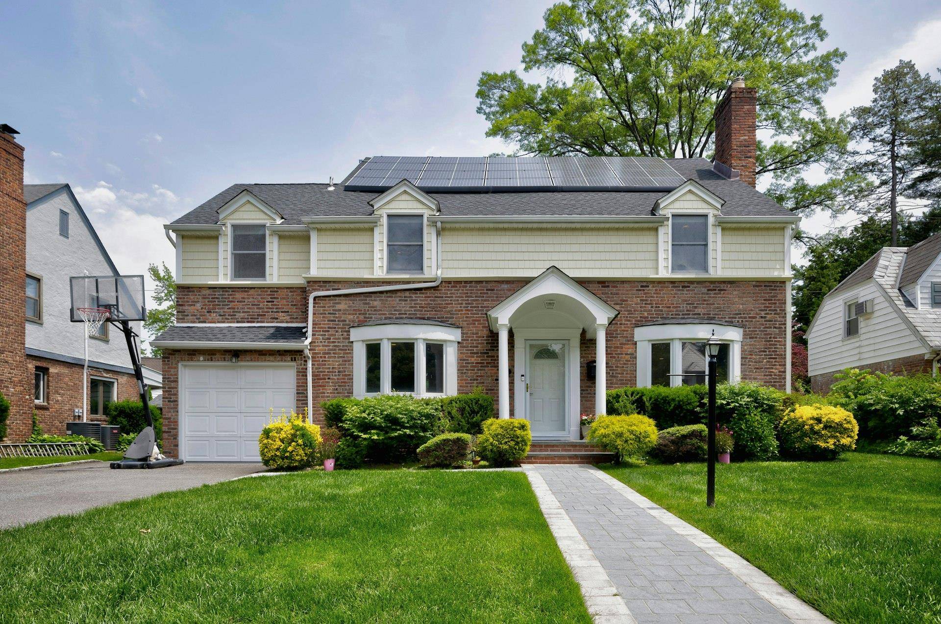 Manhasset, NY 11030,16 Andover LN