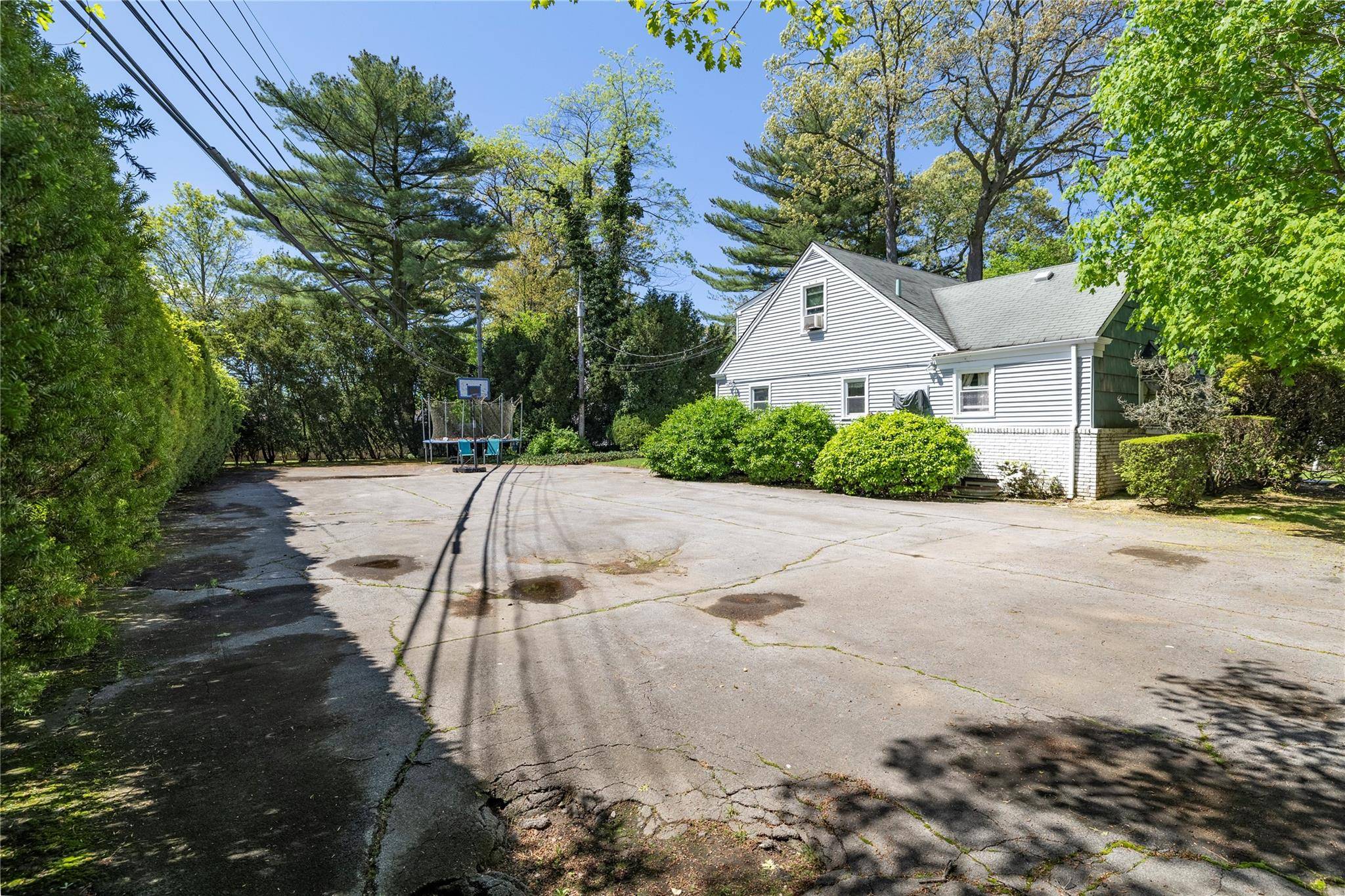 Rockville Centre, NY 11570,70 Whitehall RD