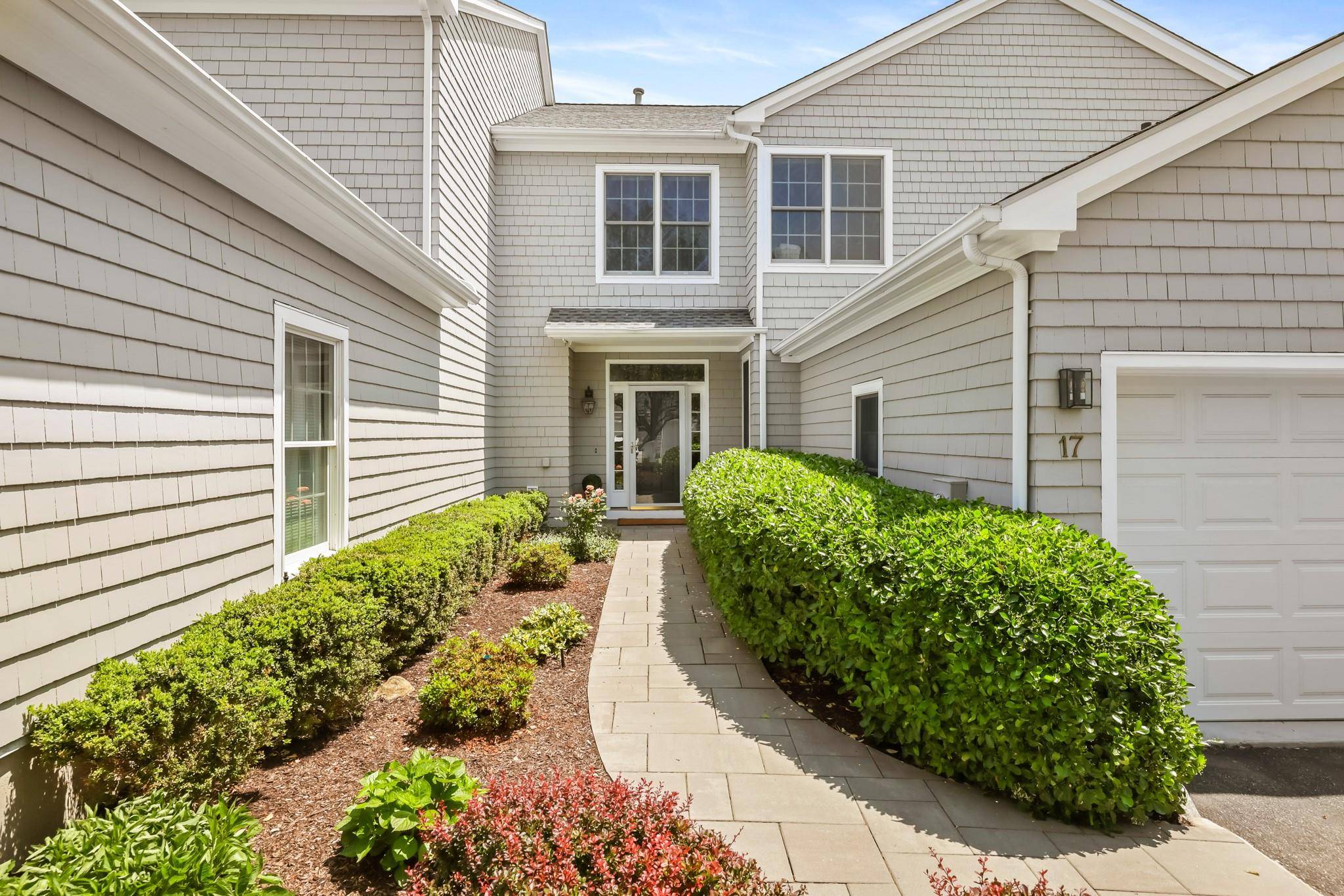 Pleasantville, NY 10570,17 Country Club LN