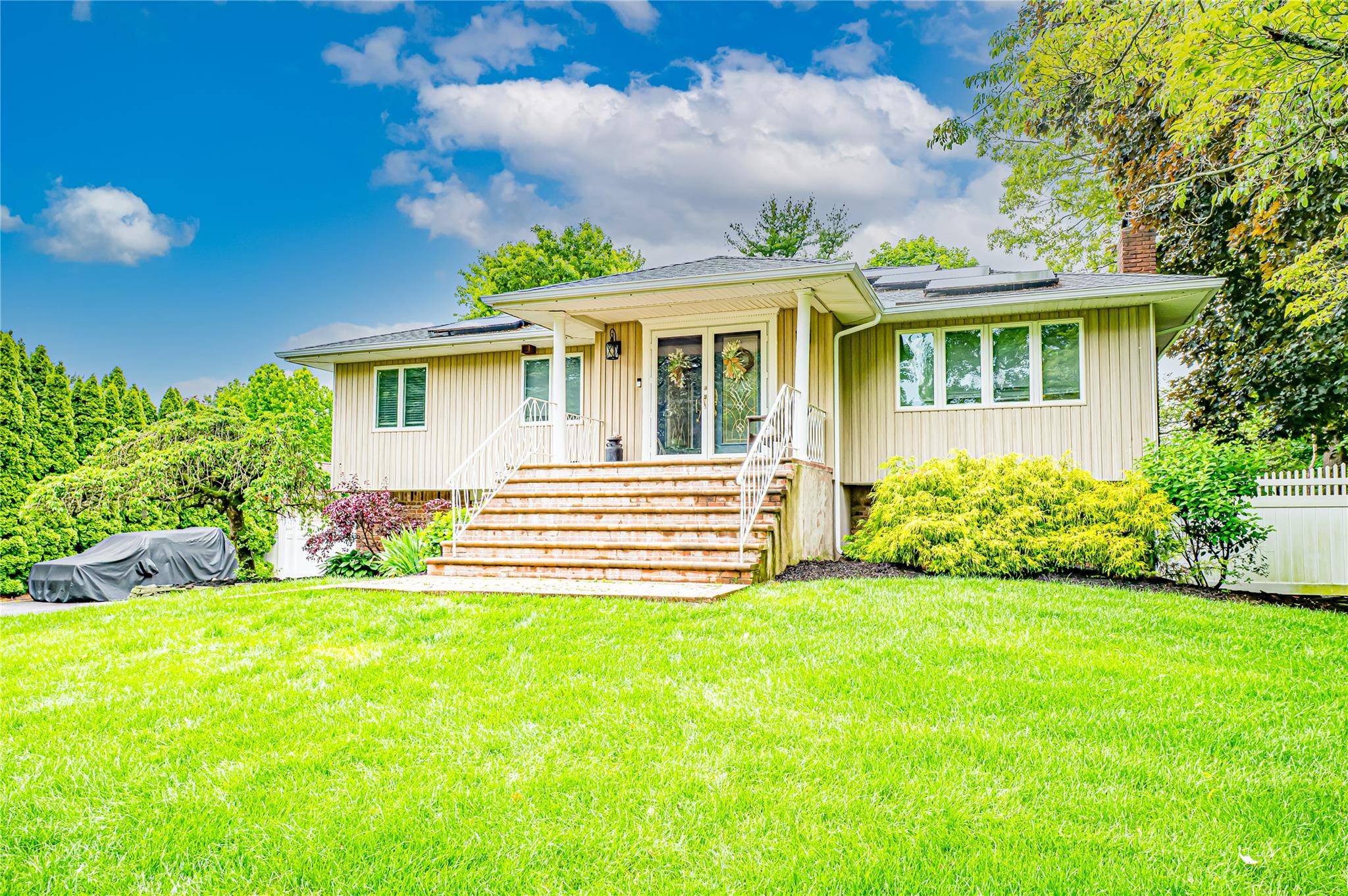East Northport, NY 11731,4 Greenvale DR