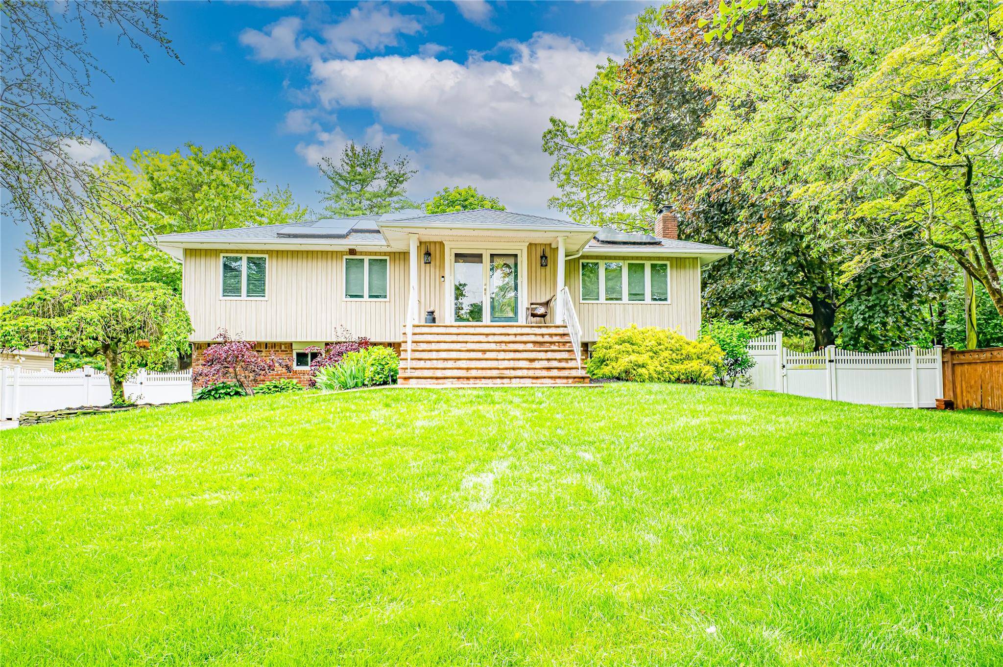 East Northport, NY 11731,4 Greenvale DR