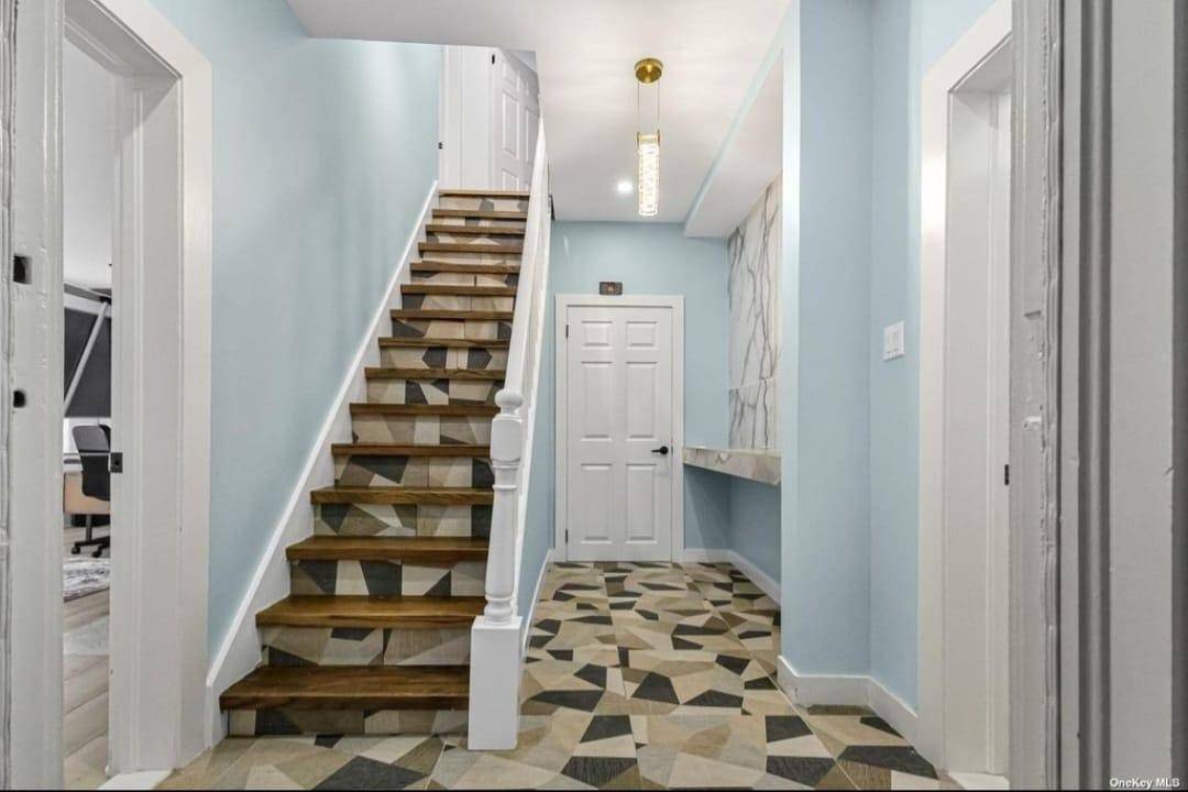 Garden City, NY 11530,6 Covert AVE
