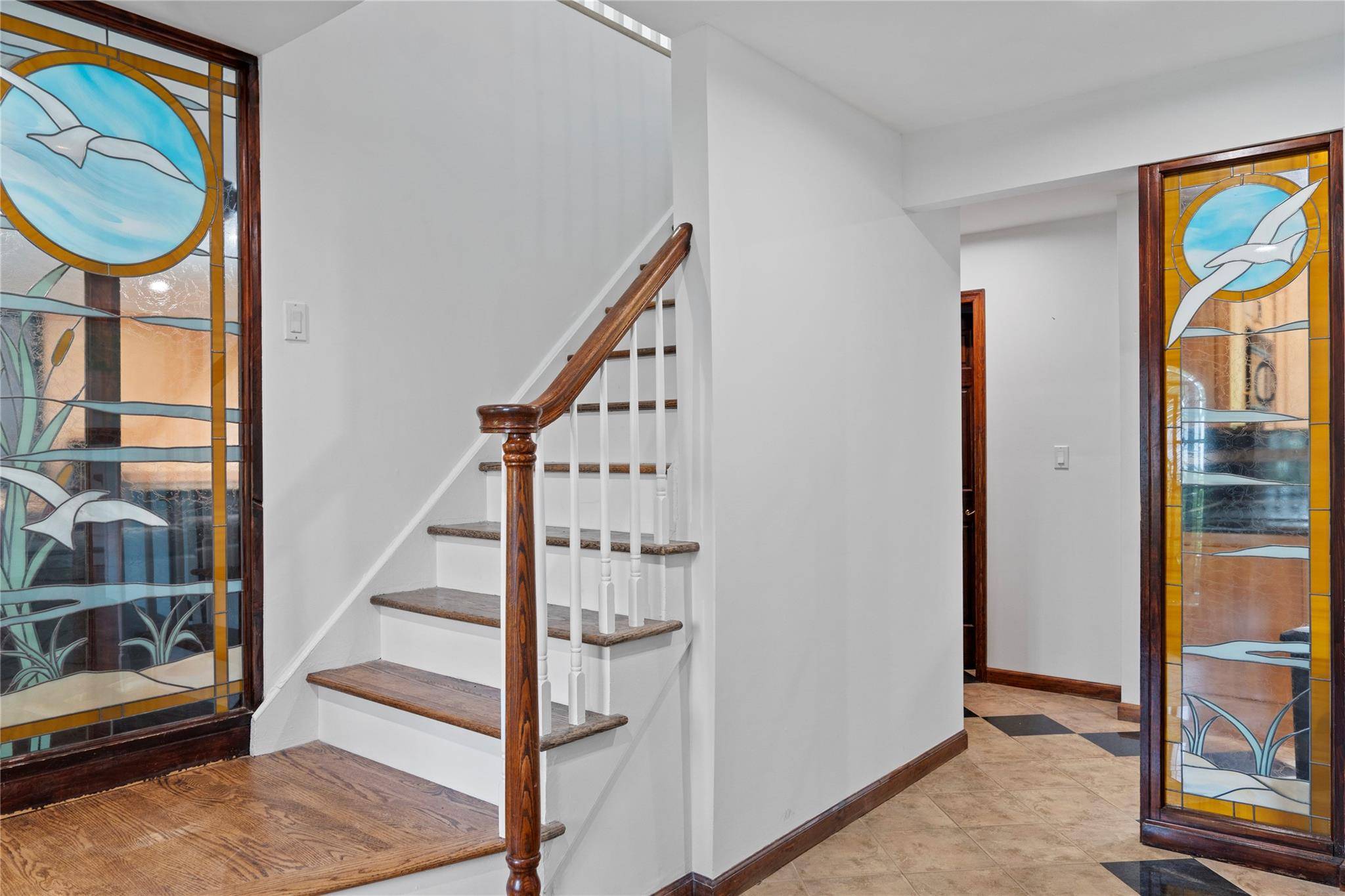 Glen Cove, NY 11542,16 Eastland DR