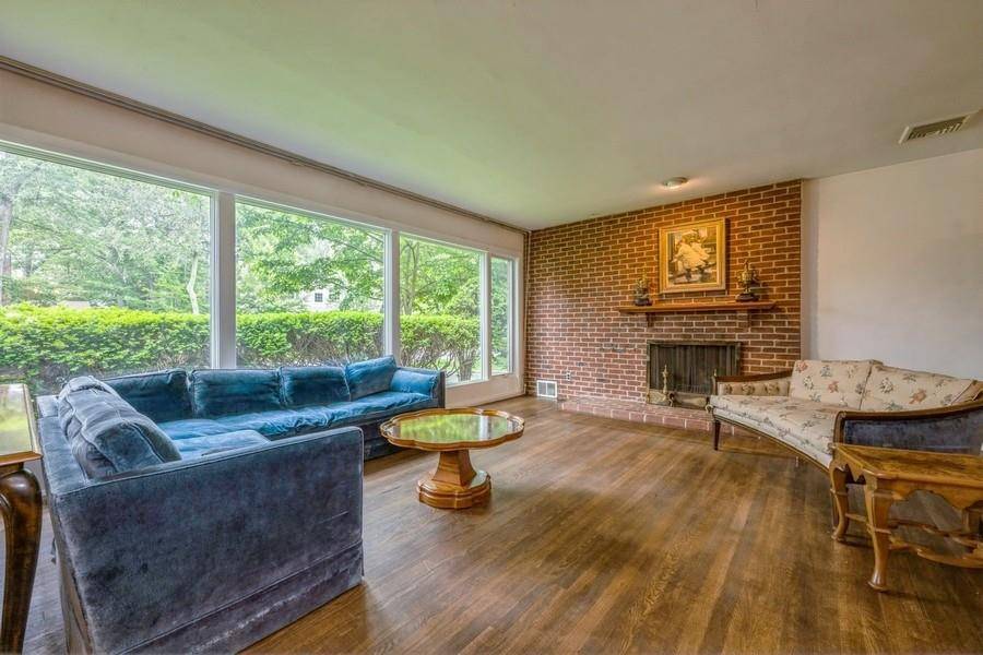 East Hills, NY 11577,190 Revere RD