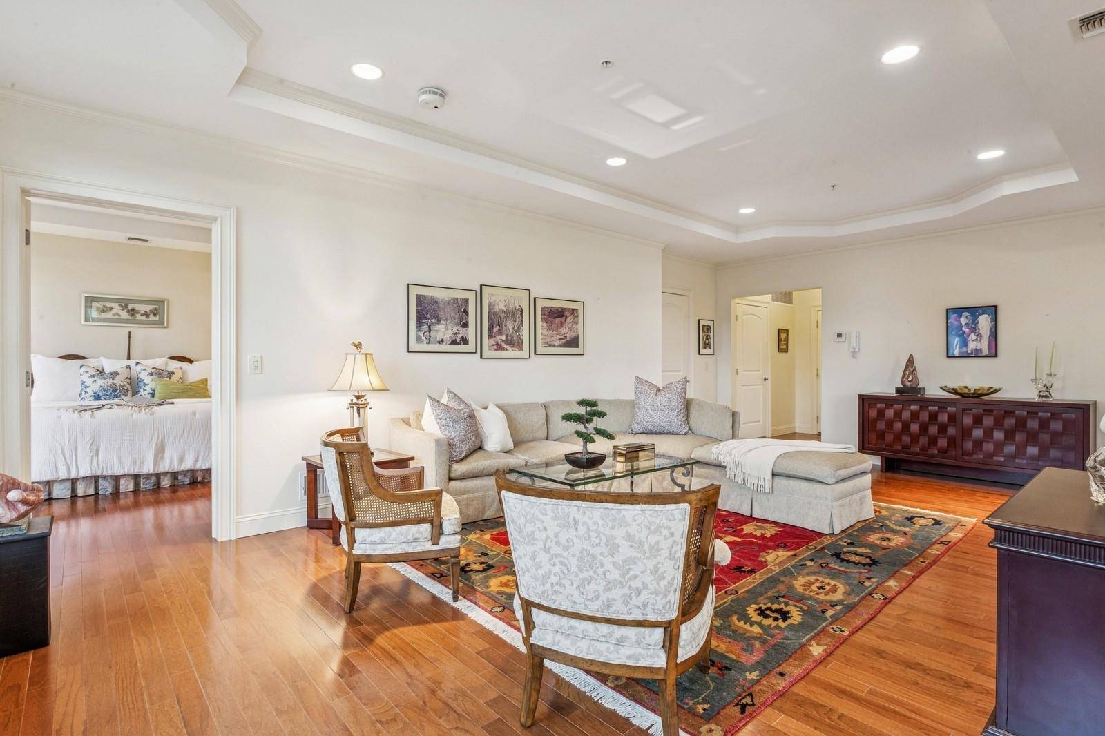 Westbury, NY 11590,553 Pacing WAY