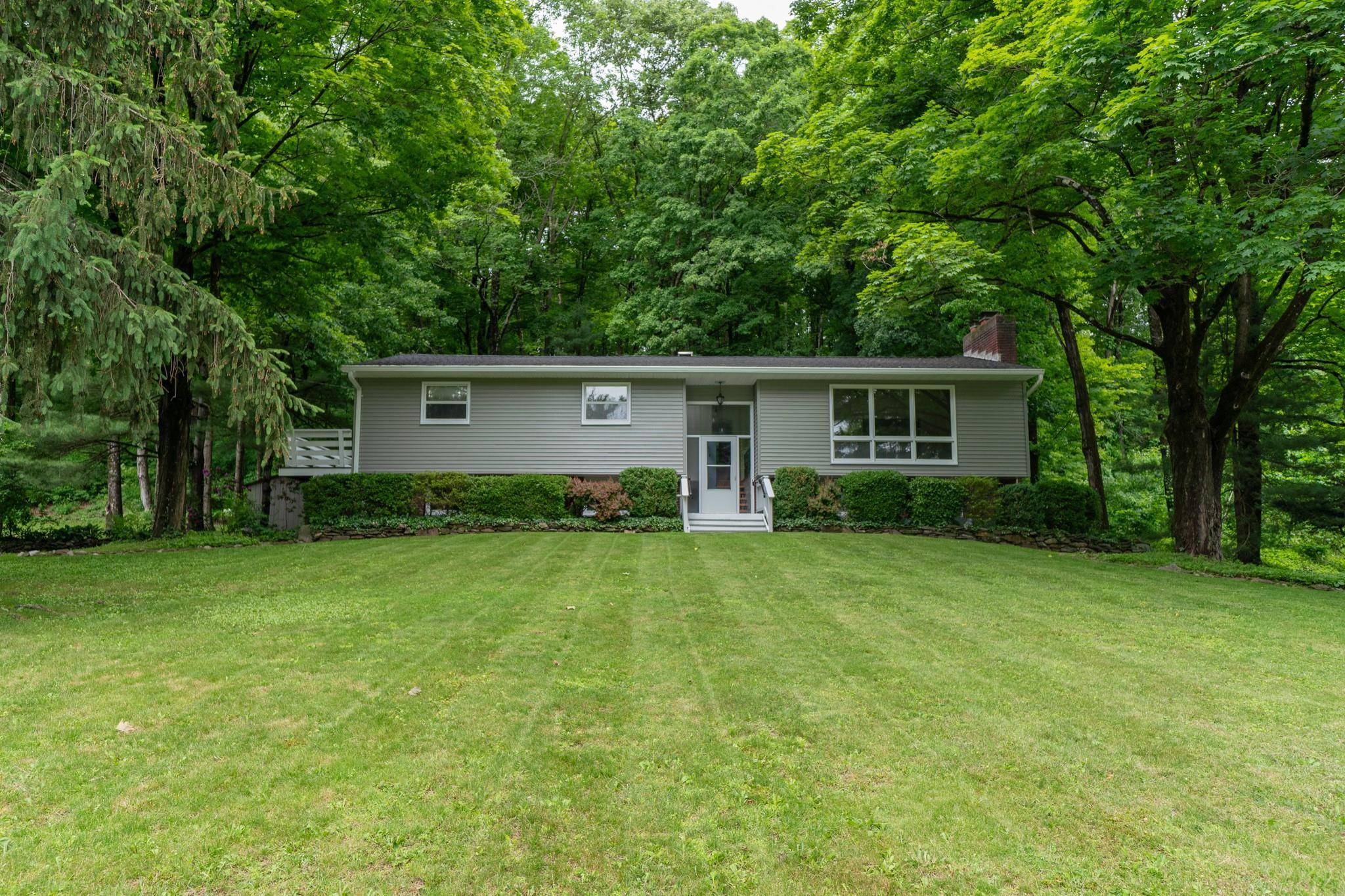 Pleasant Valley, NY 12569,41 Mountain DR