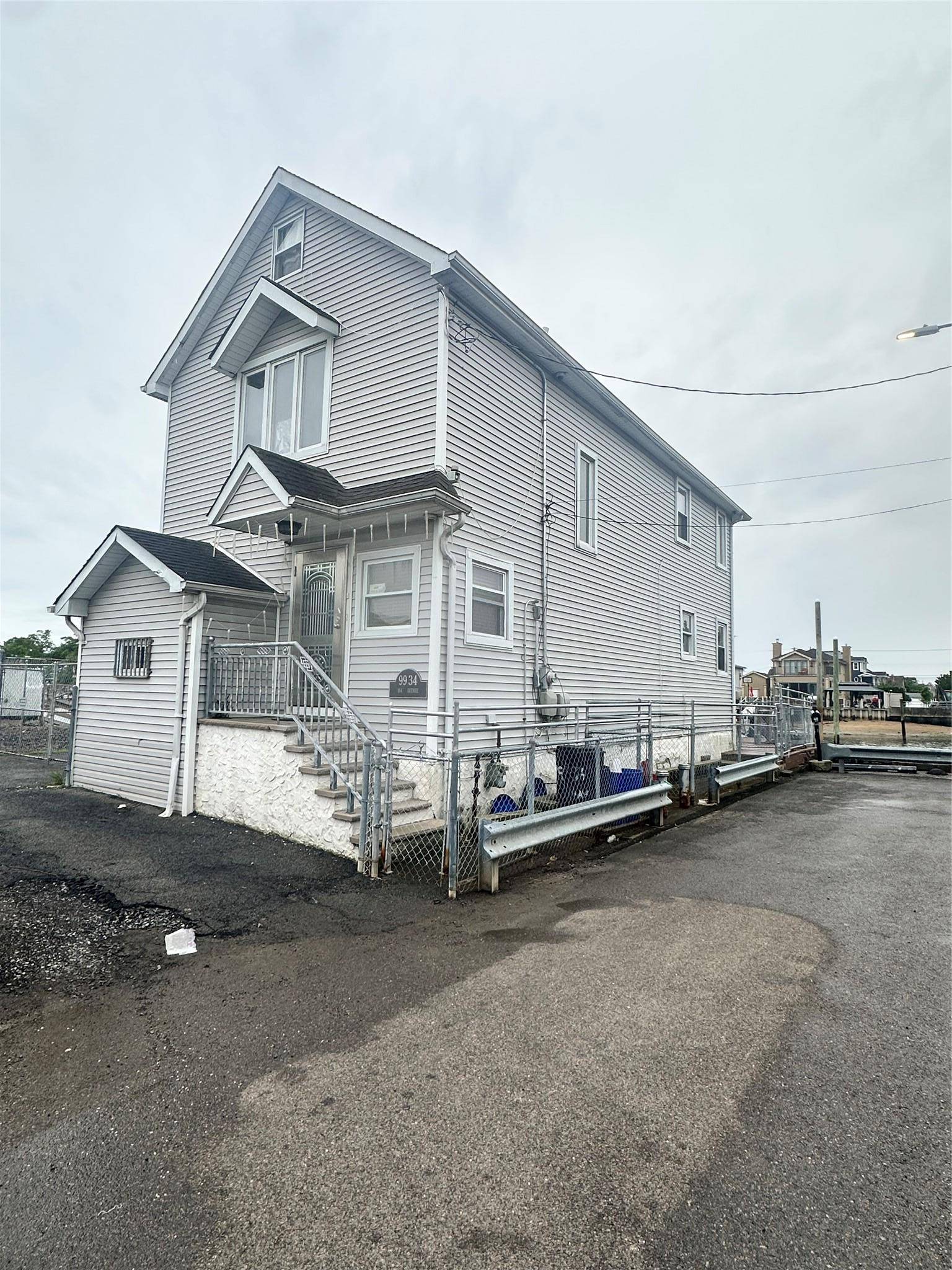 Hamilton Beach, NY 11414,9934 164th AVE