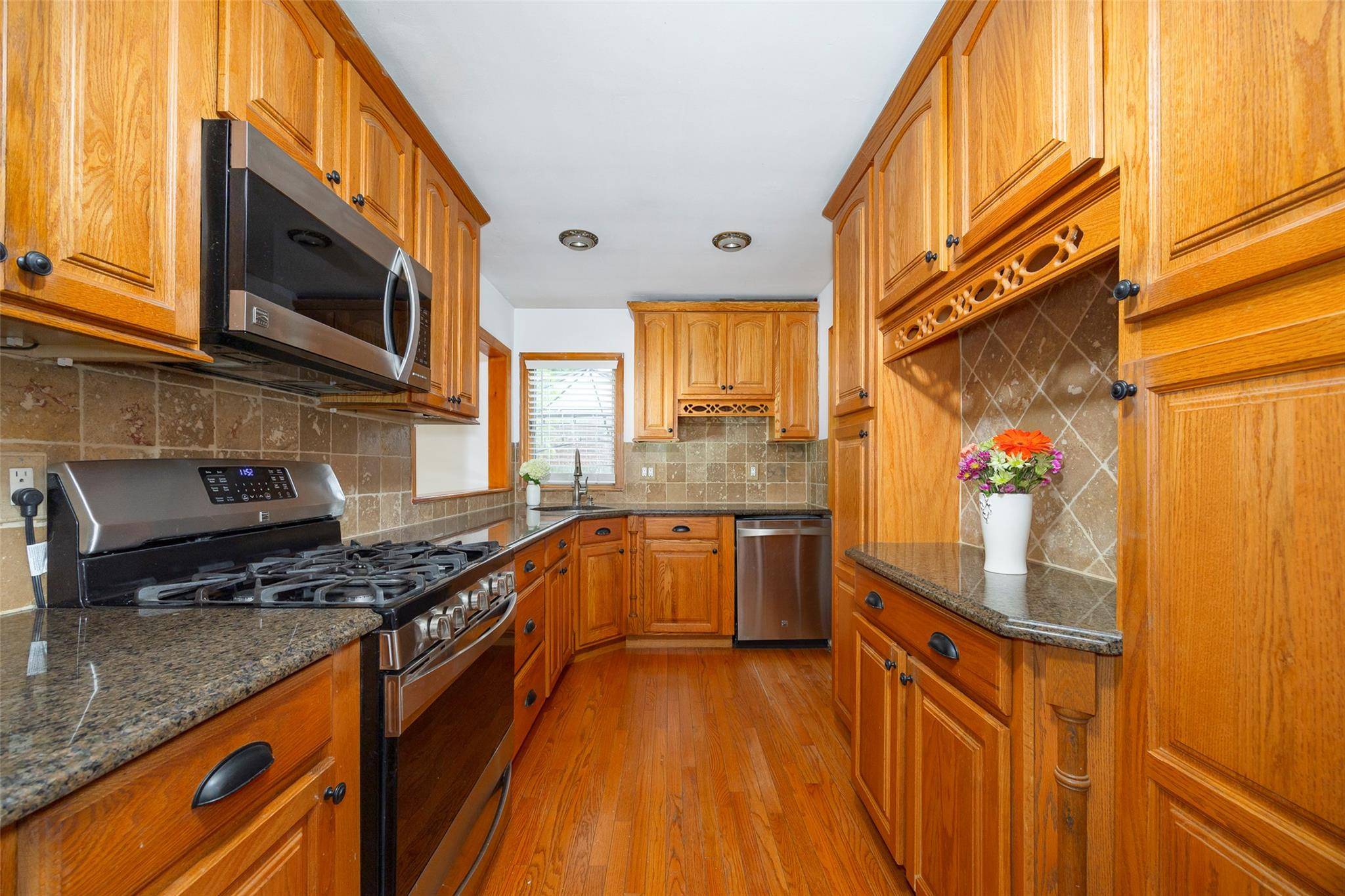 Hyde Park, NY 12538,924 Violet AVE