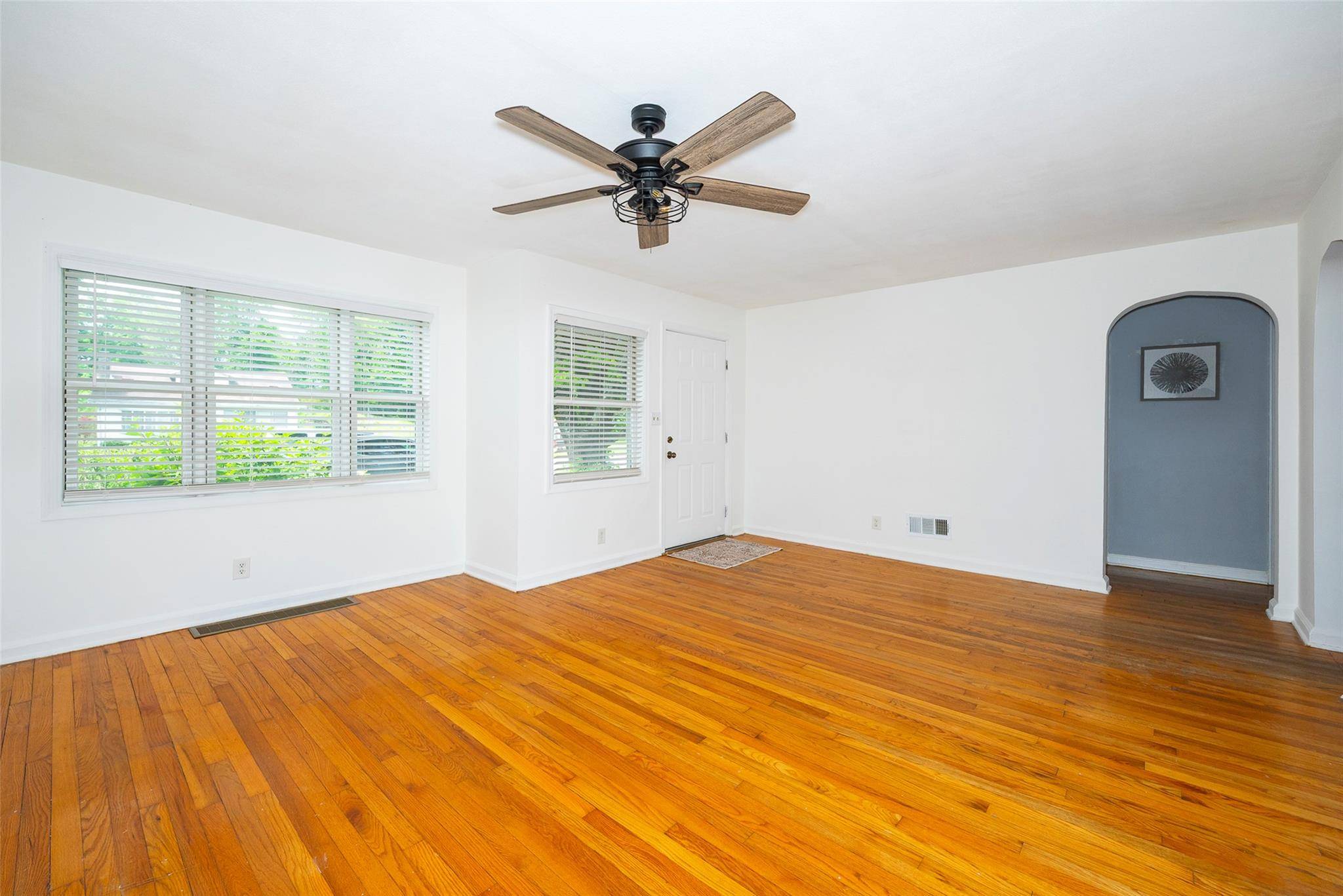Hyde Park, NY 12538,924 Violet AVE